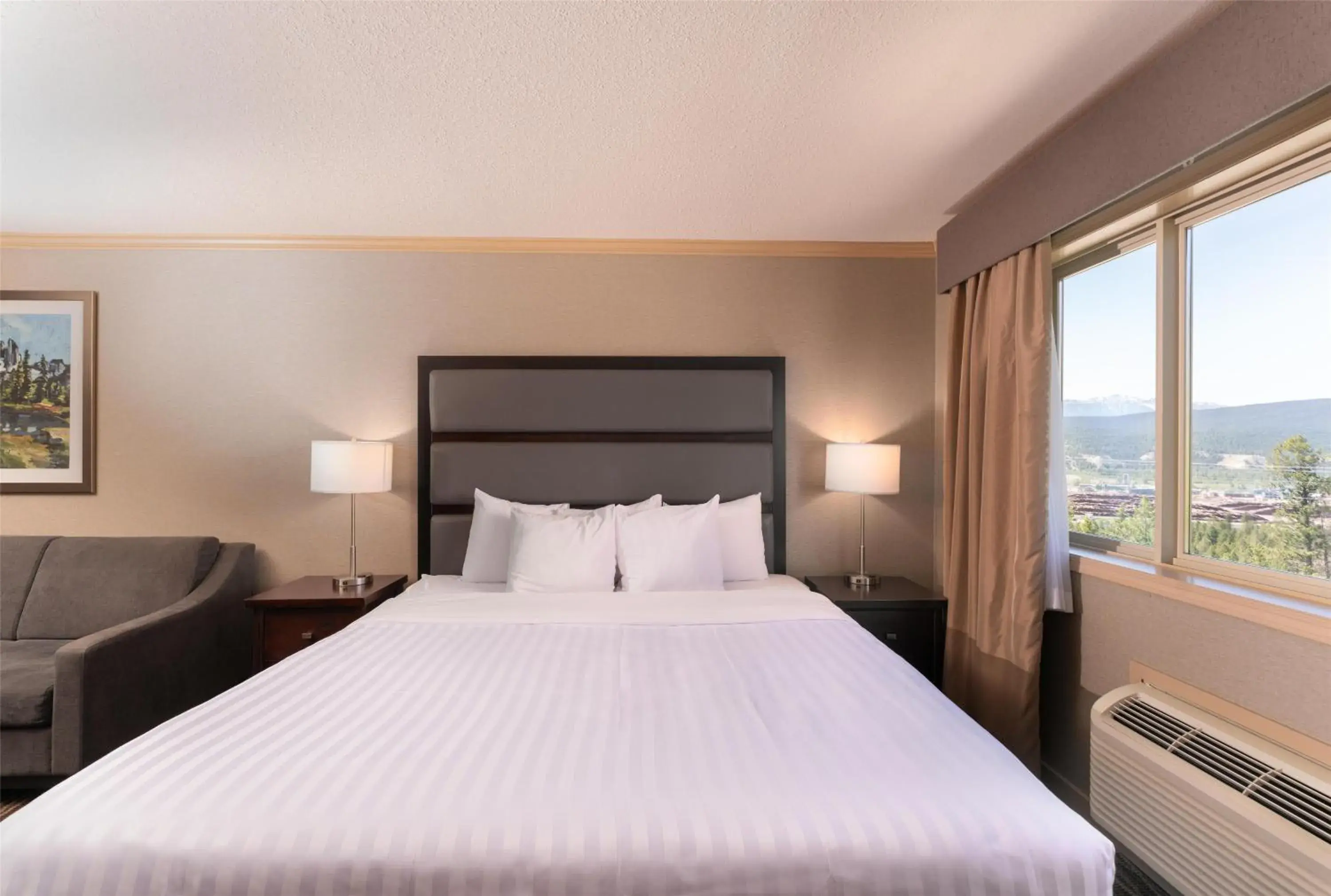 One-Bedroom Suite in Prestige Radium Hot Springs Resort, WorldHotels Crafted One-Bedroom Suite in Prestige Radium Hot Springs Resort, WorldHotels Crafted