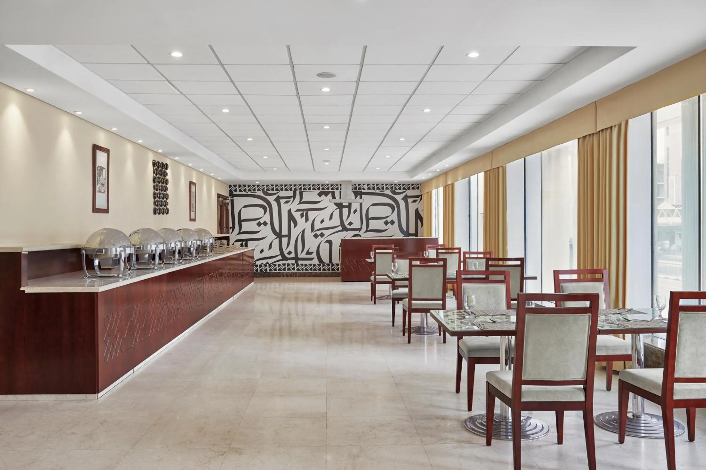 Restaurant/places to eat in Makarem Al Bait Al Azizia Hotel