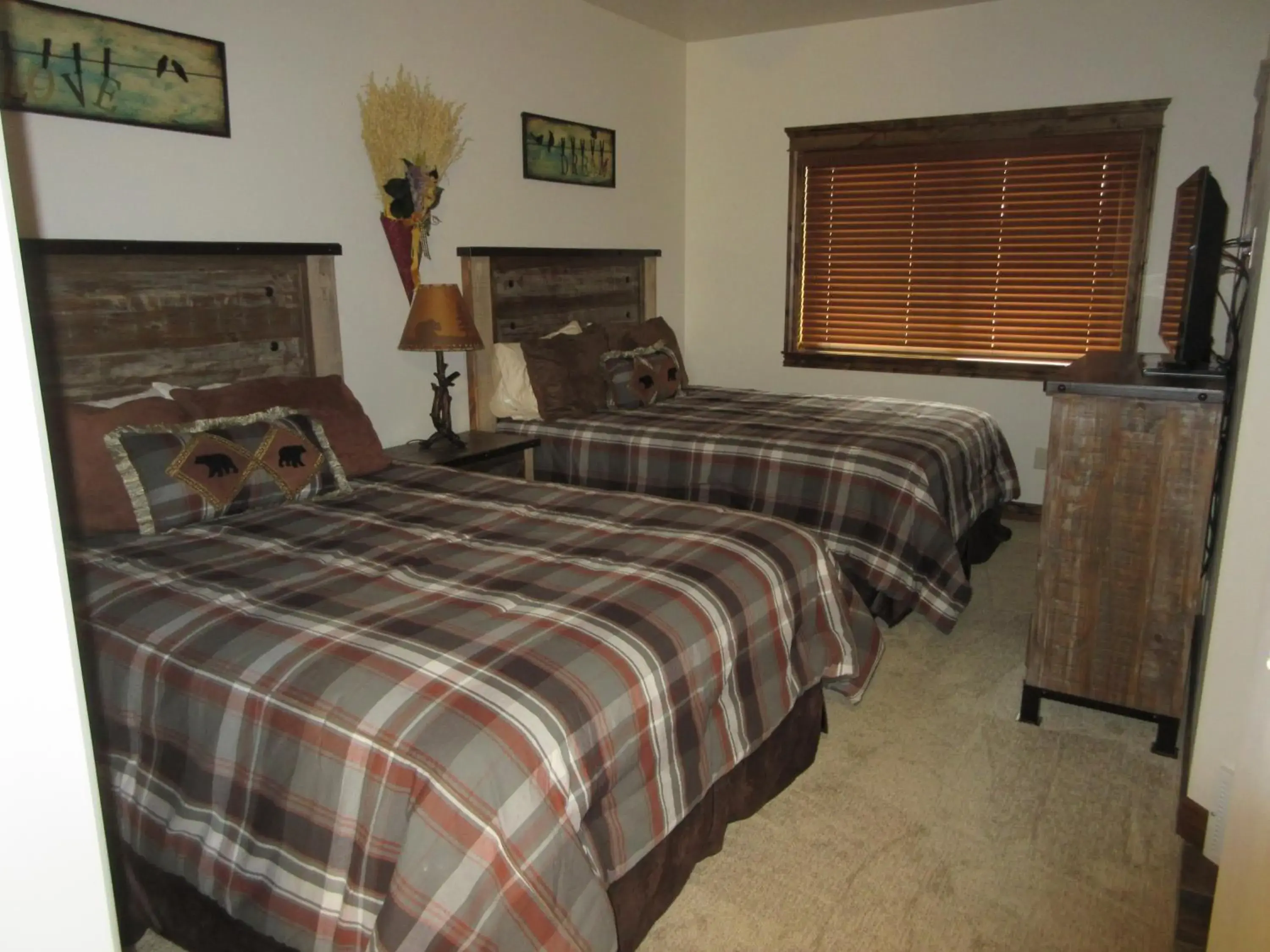 Bed in Townhomes on the Green Bed in Townhomes on the Green