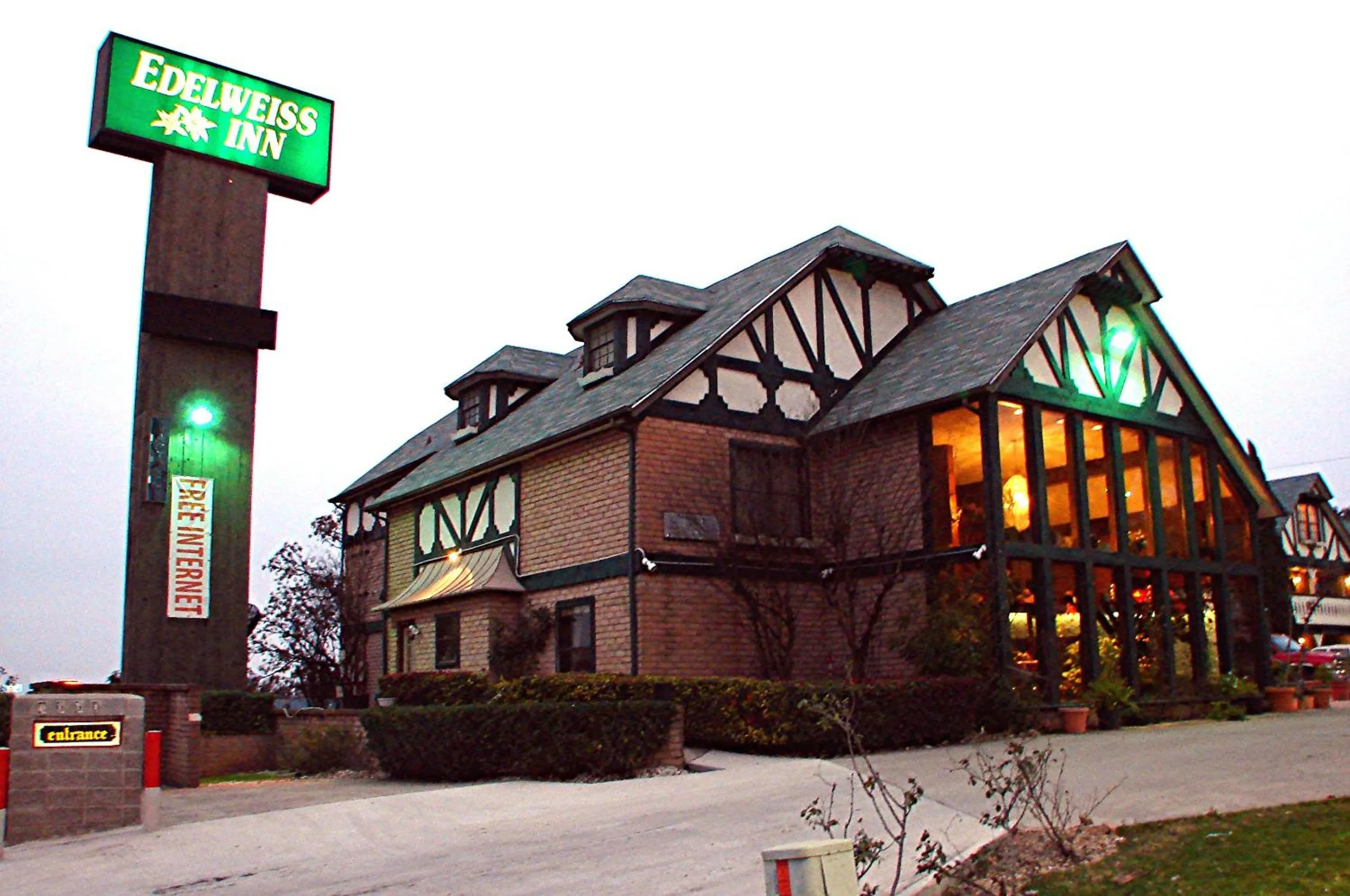 Facade/entrance in Edelweiss Inn New Braunfels