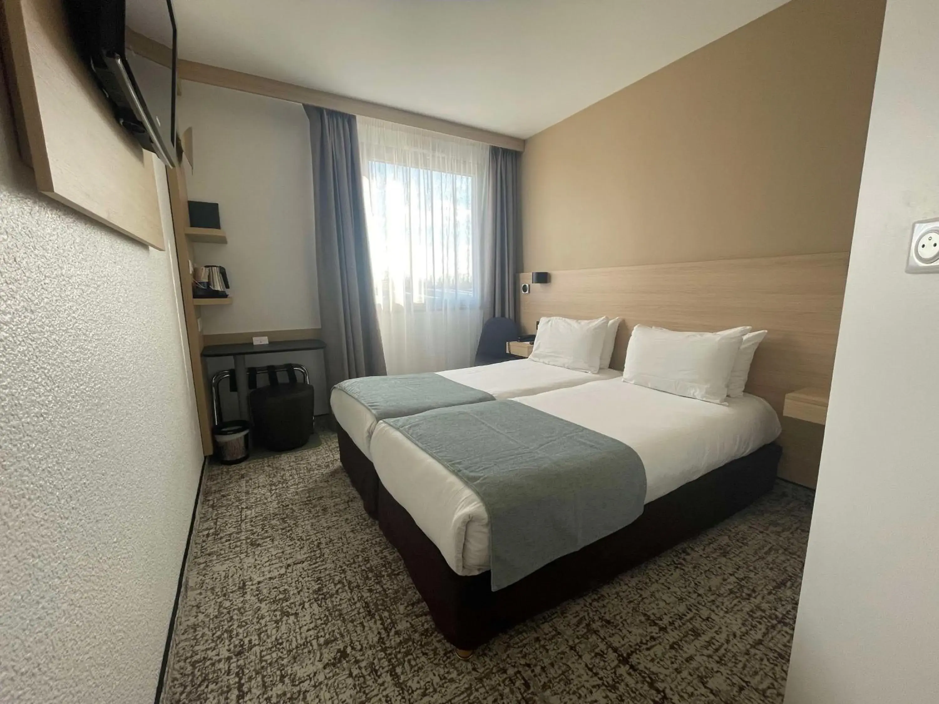 Bedroom, Bed in Sure Hotel by Best Western Bordeaux Lac Bedroom, Bed in Sure Hotel by Best Western Bordeaux Lac