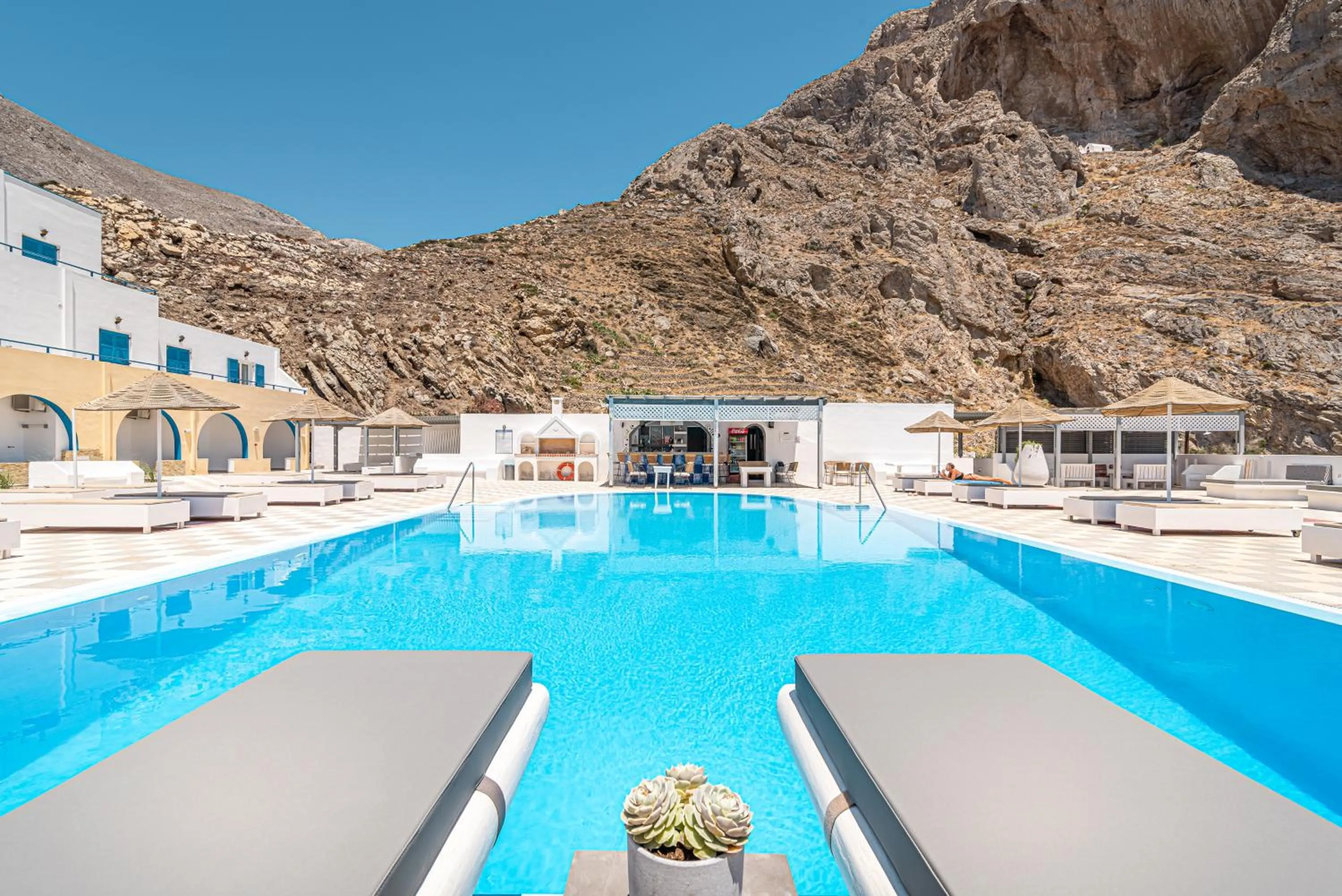 Swimming pool in Marianna Hotel