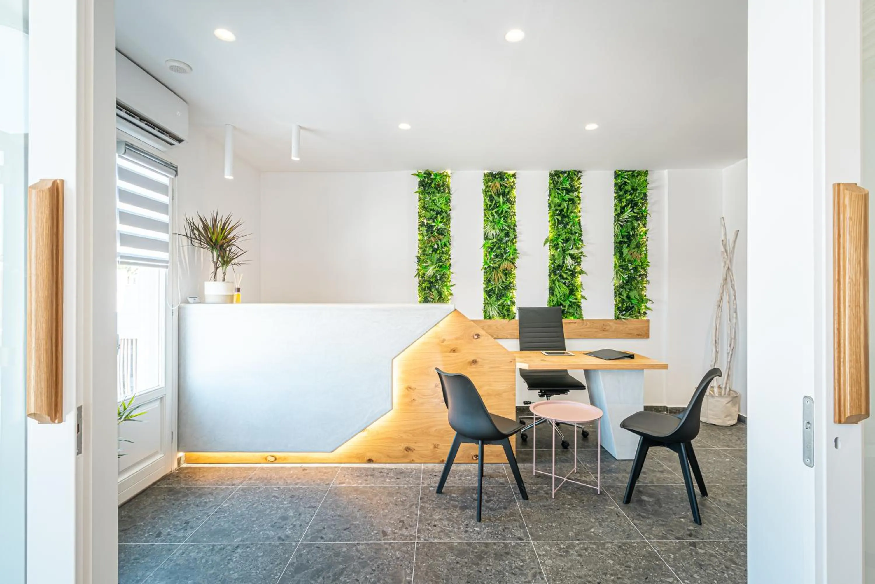 Dining area in Marianna Hotel