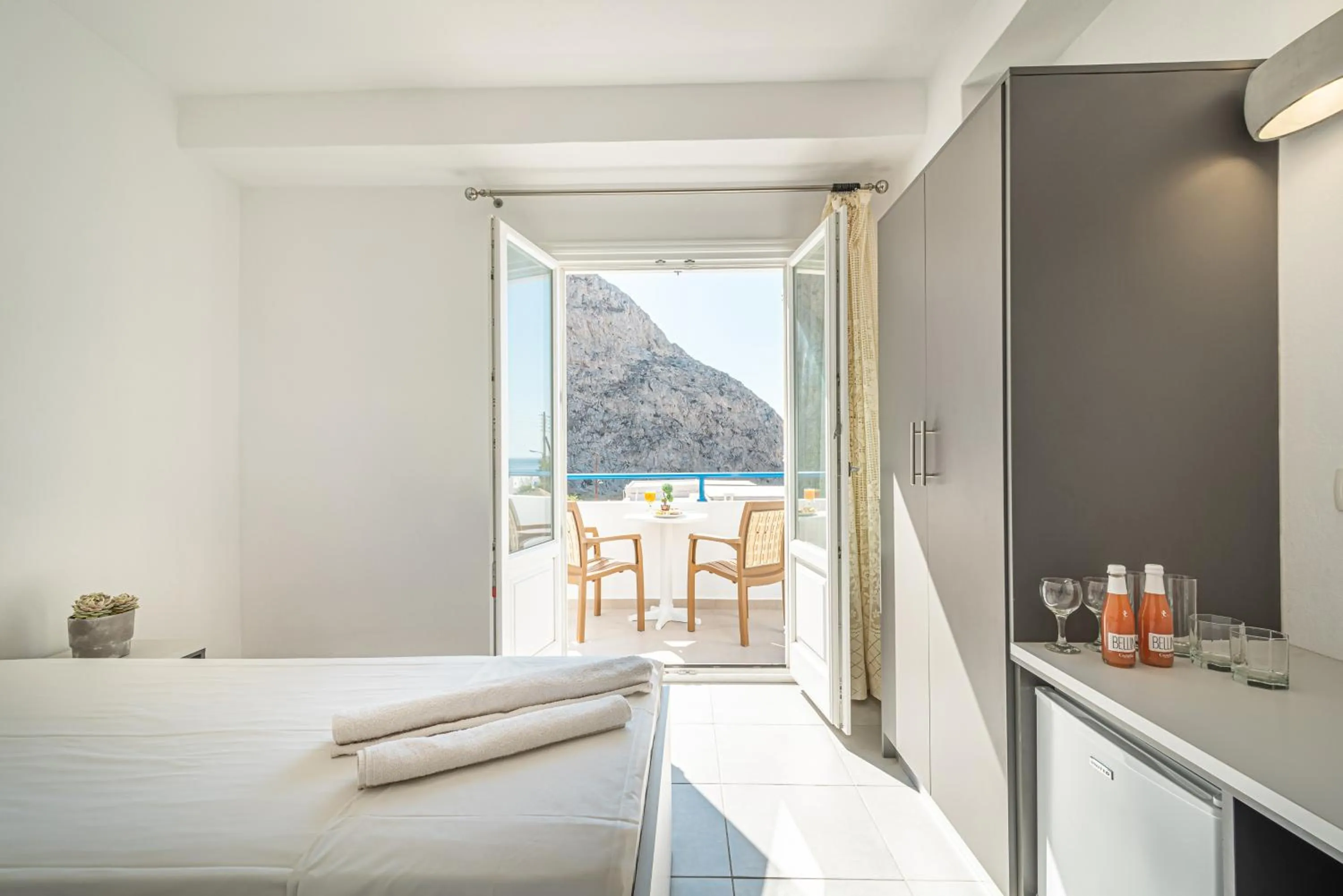 Balcony/Terrace, Bed in Marianna Hotel