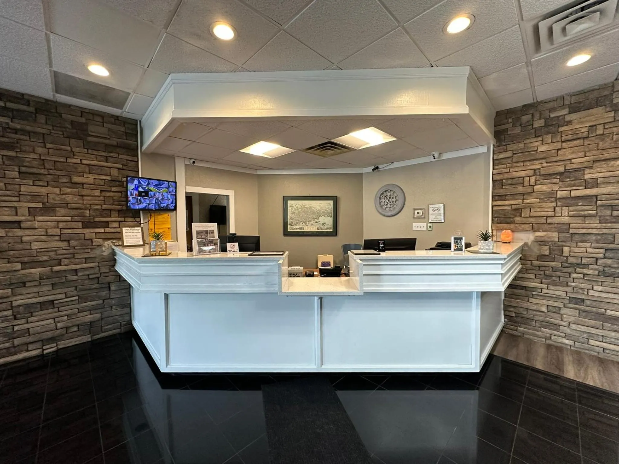 Lobby or reception in Whalers Inn and Suites