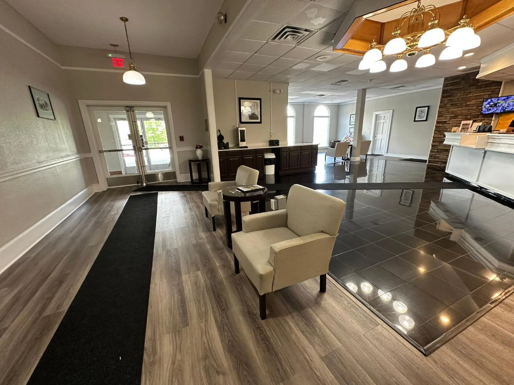 Lobby or reception in Whalers Inn and Suites