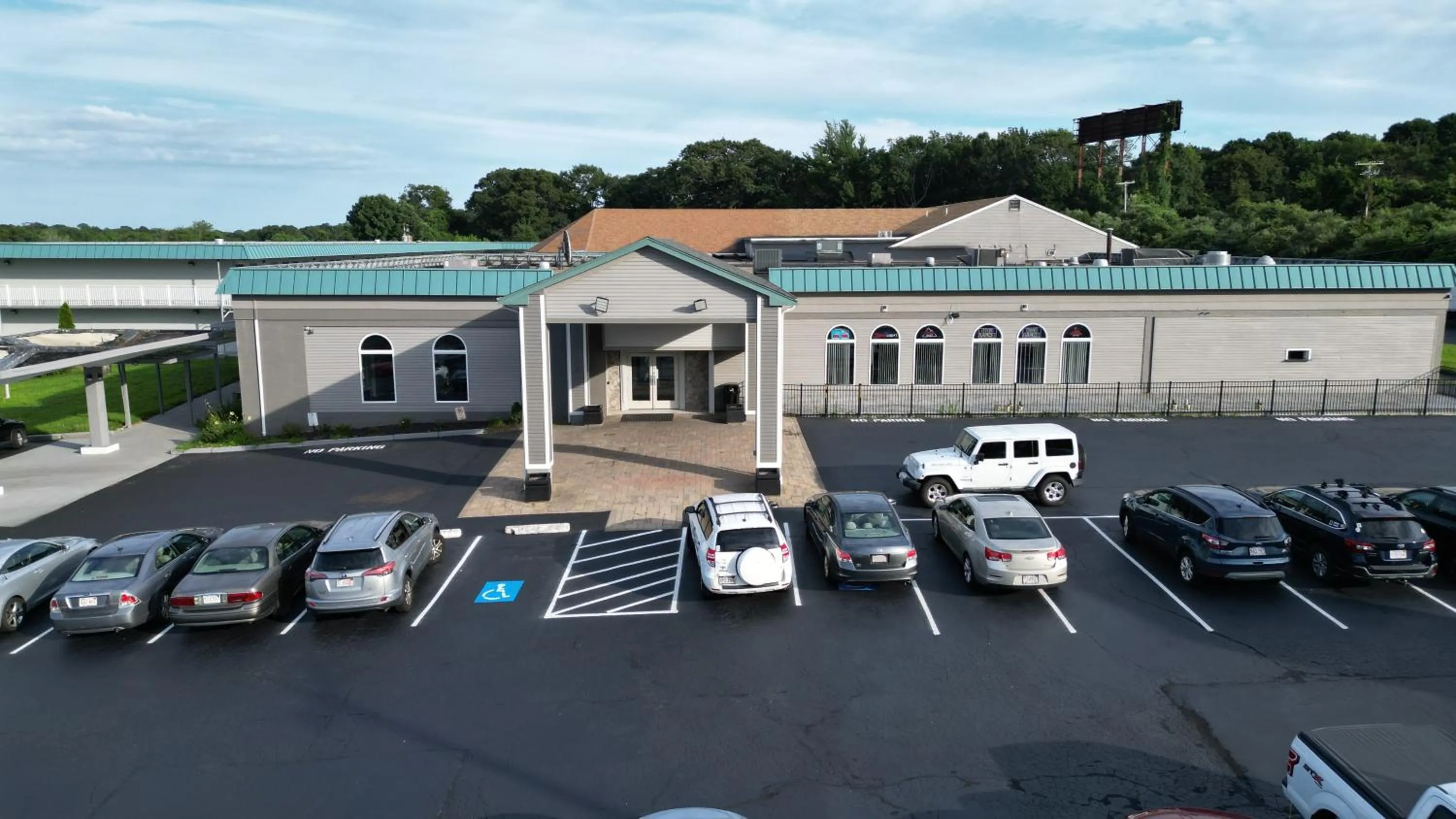 Parking in Whalers Inn and Suites