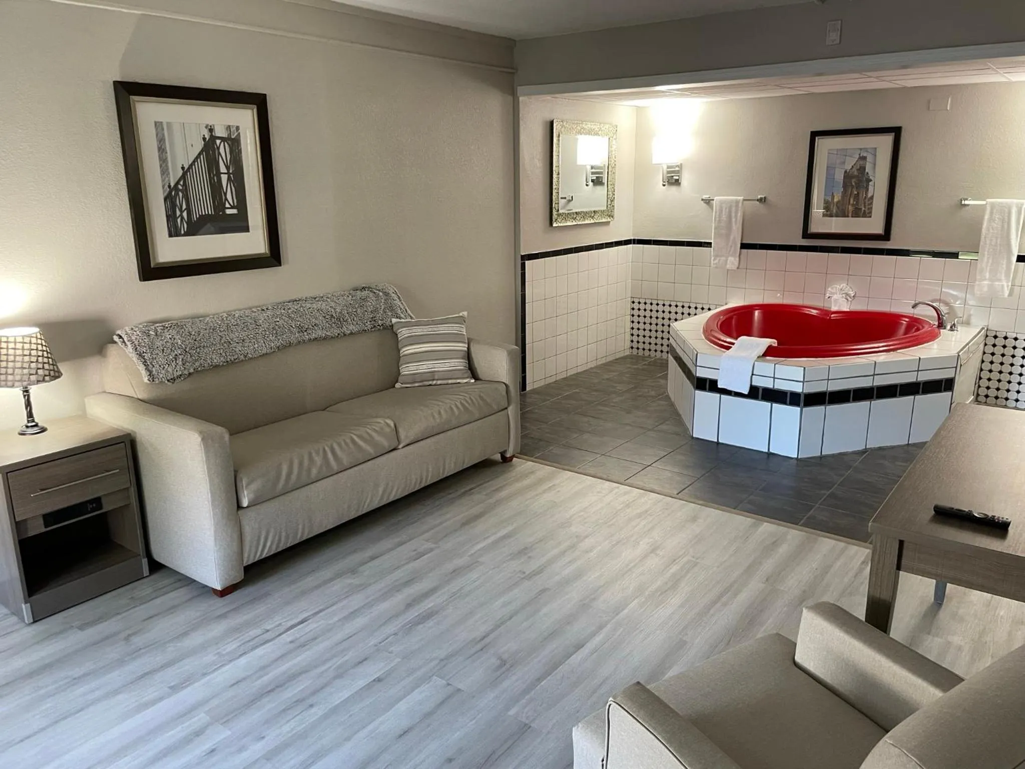 Hot Tub in Whalers Inn and Suites