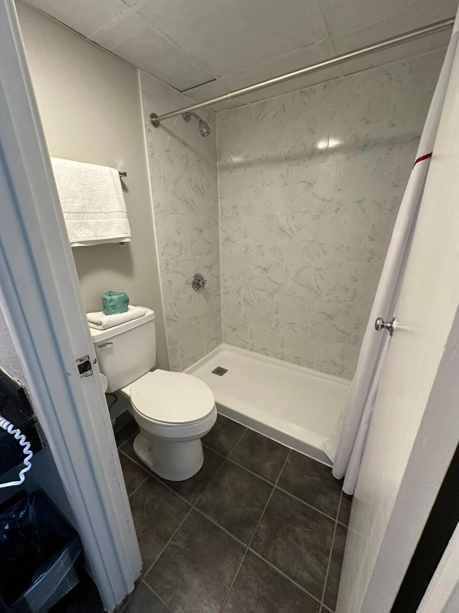 Shower in Whalers Inn and Suites