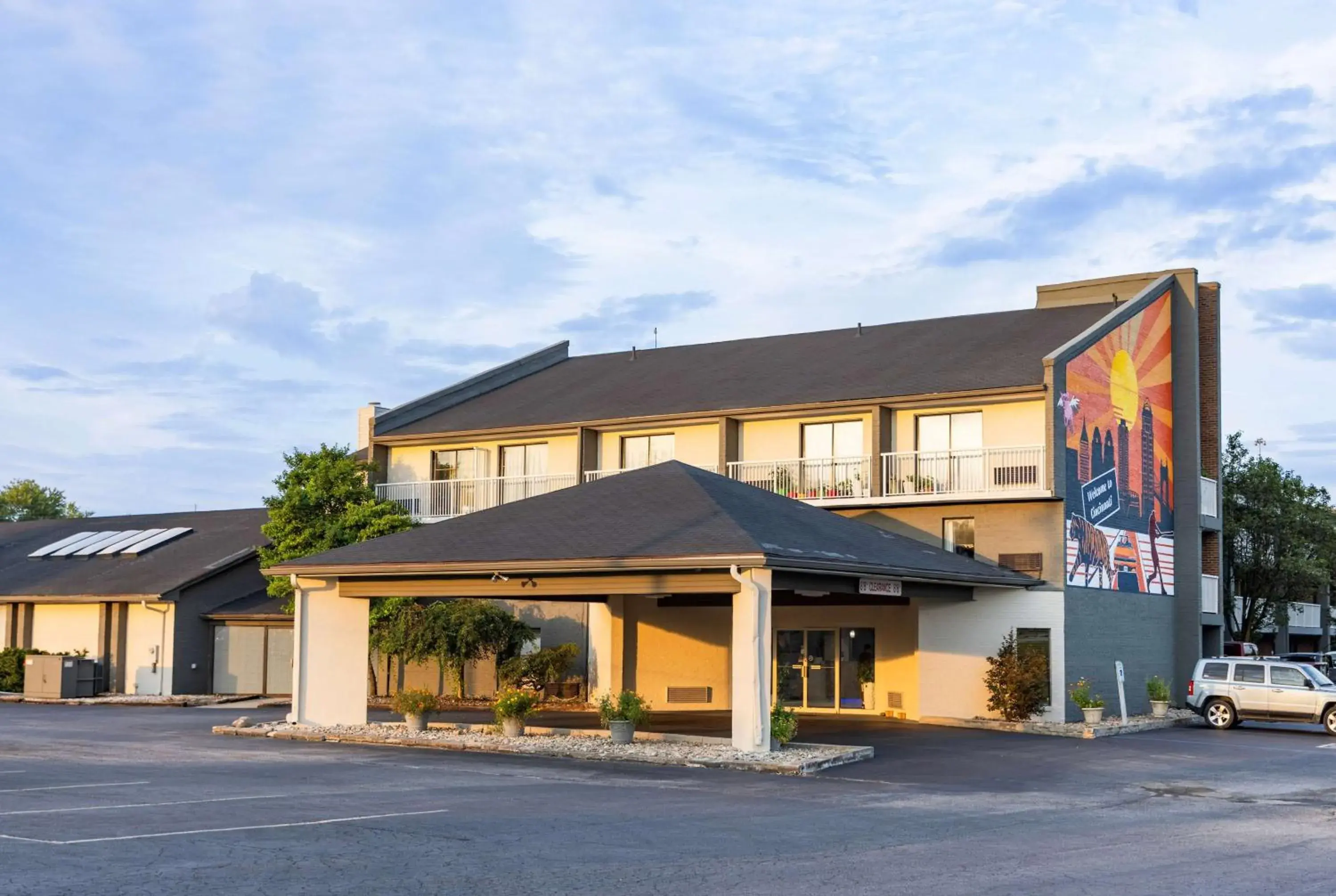 Property building in Days Inn by Wyndham Cincinnati East Property building in Days Inn by Wyndham Cincinnati East