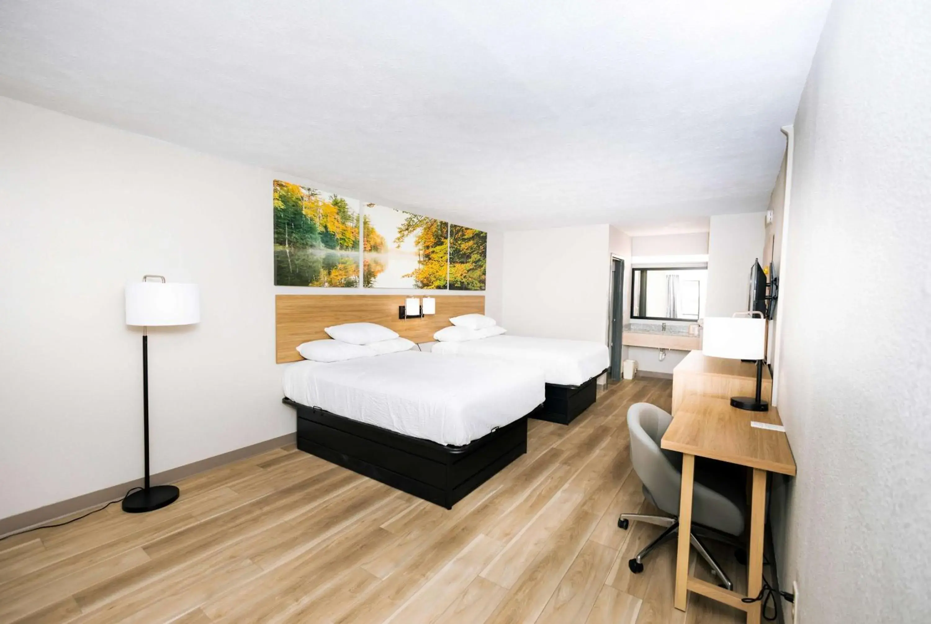 Photo of the whole room, Bed in Days Inn by Wyndham Cincinnati East Photo of the whole room, Bed in Days Inn by Wyndham Cincinnati East