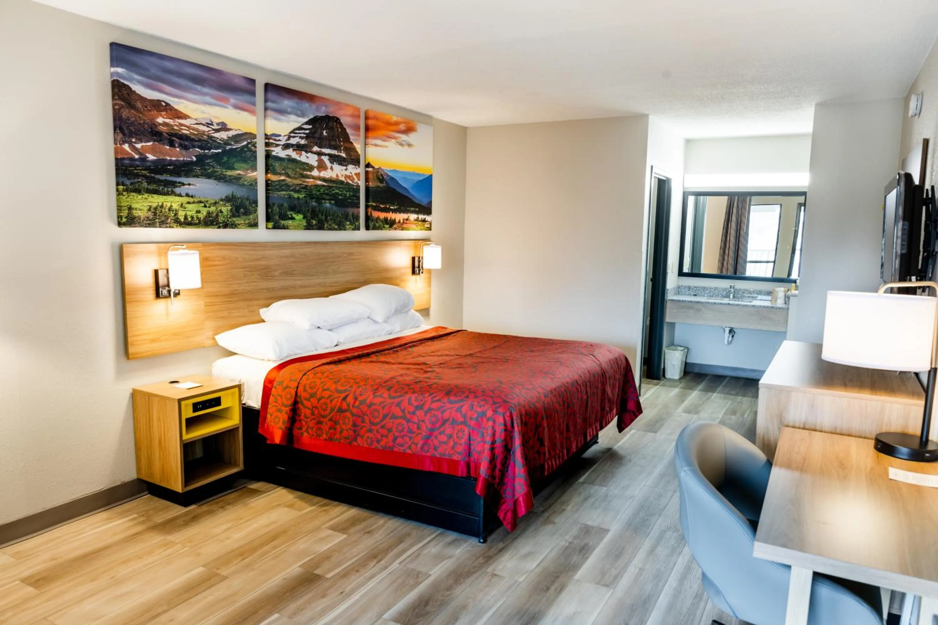 Guests, Bed in Days Inn by Wyndham Cincinnati East