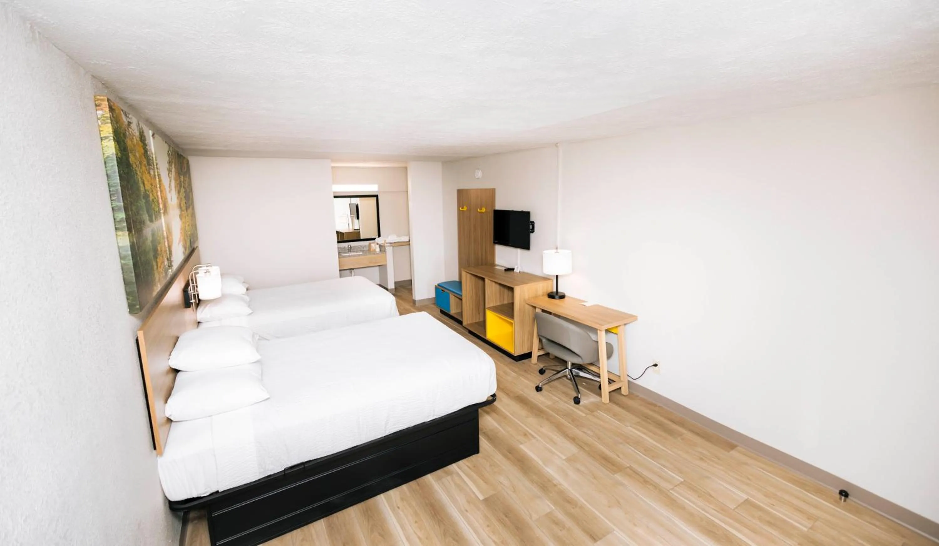 Guests, Bed in Days Inn by Wyndham Cincinnati East