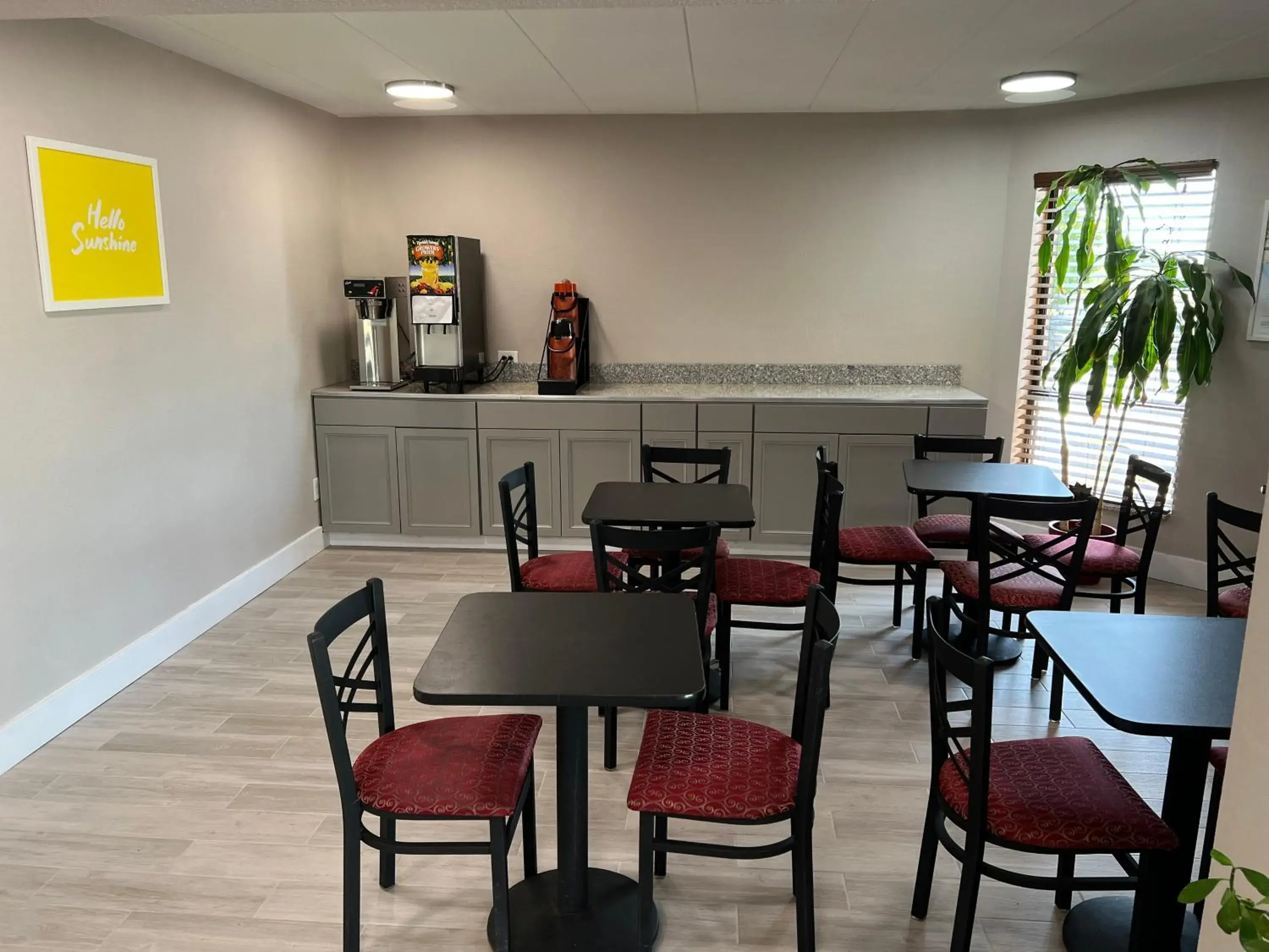 Breakfast in Days Inn by Wyndham Cincinnati East Breakfast in Days Inn by Wyndham Cincinnati East