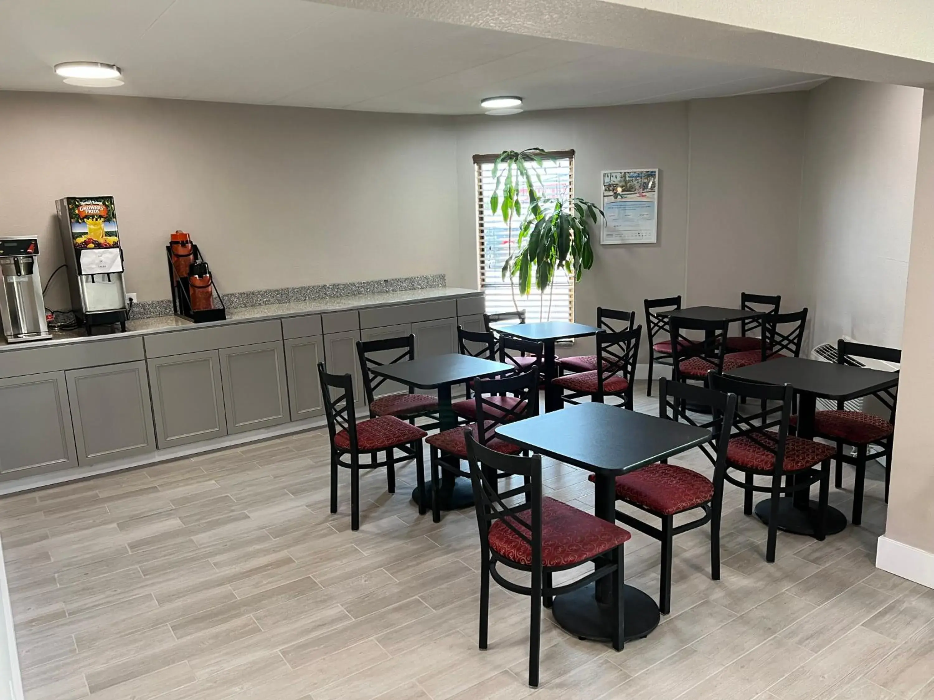 Breakfast in Days Inn by Wyndham Cincinnati East Breakfast in Days Inn by Wyndham Cincinnati East