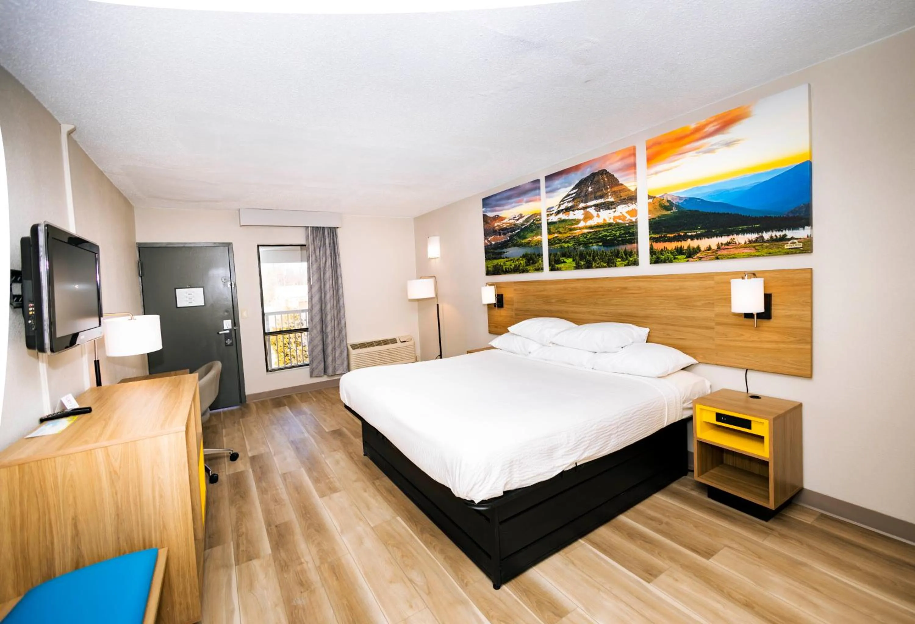 Guests, Bed in Days Inn by Wyndham Cincinnati East