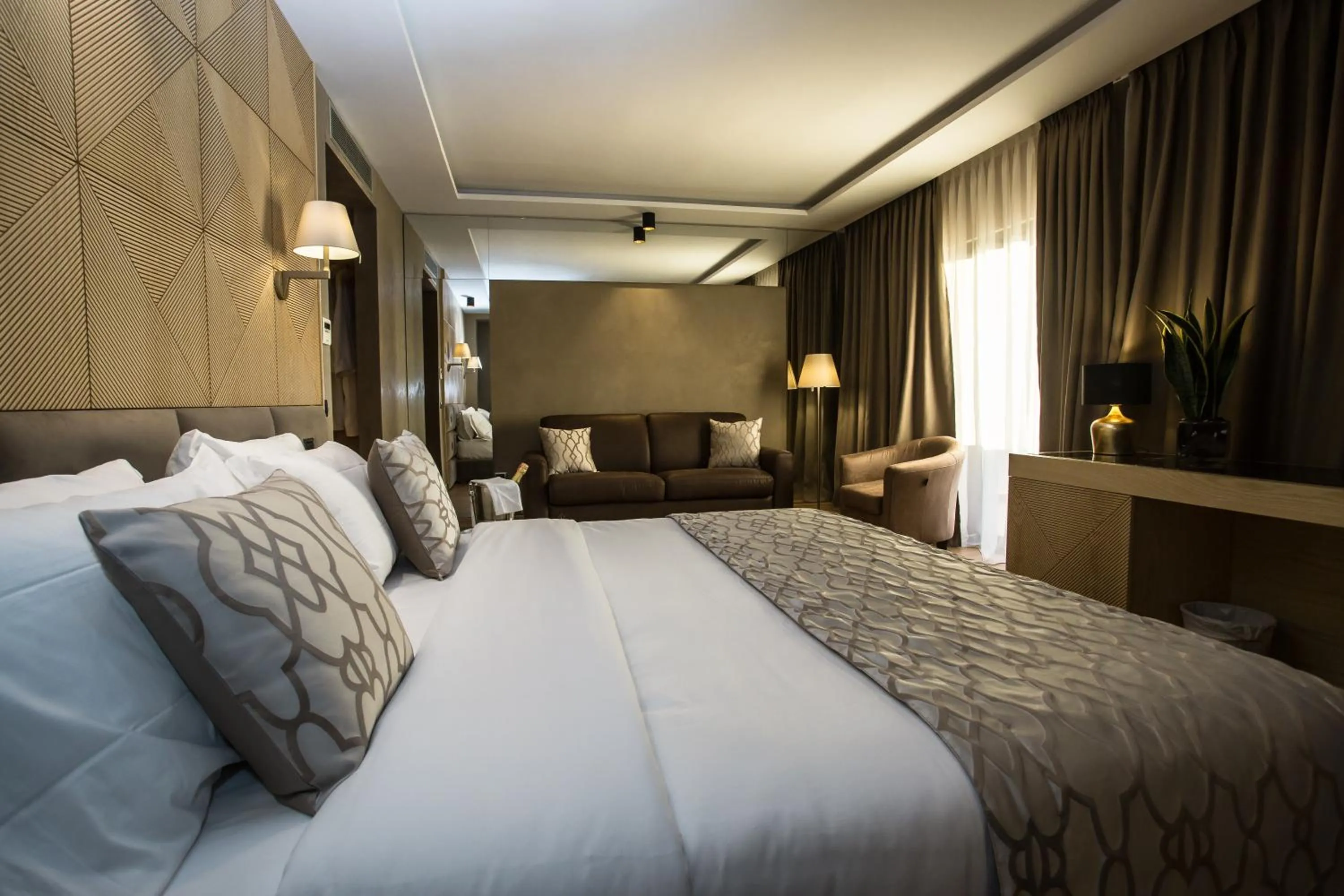 Deluxe Double Room with Balcony and Sea View in Agroturizëm Kodra e Kuajve
