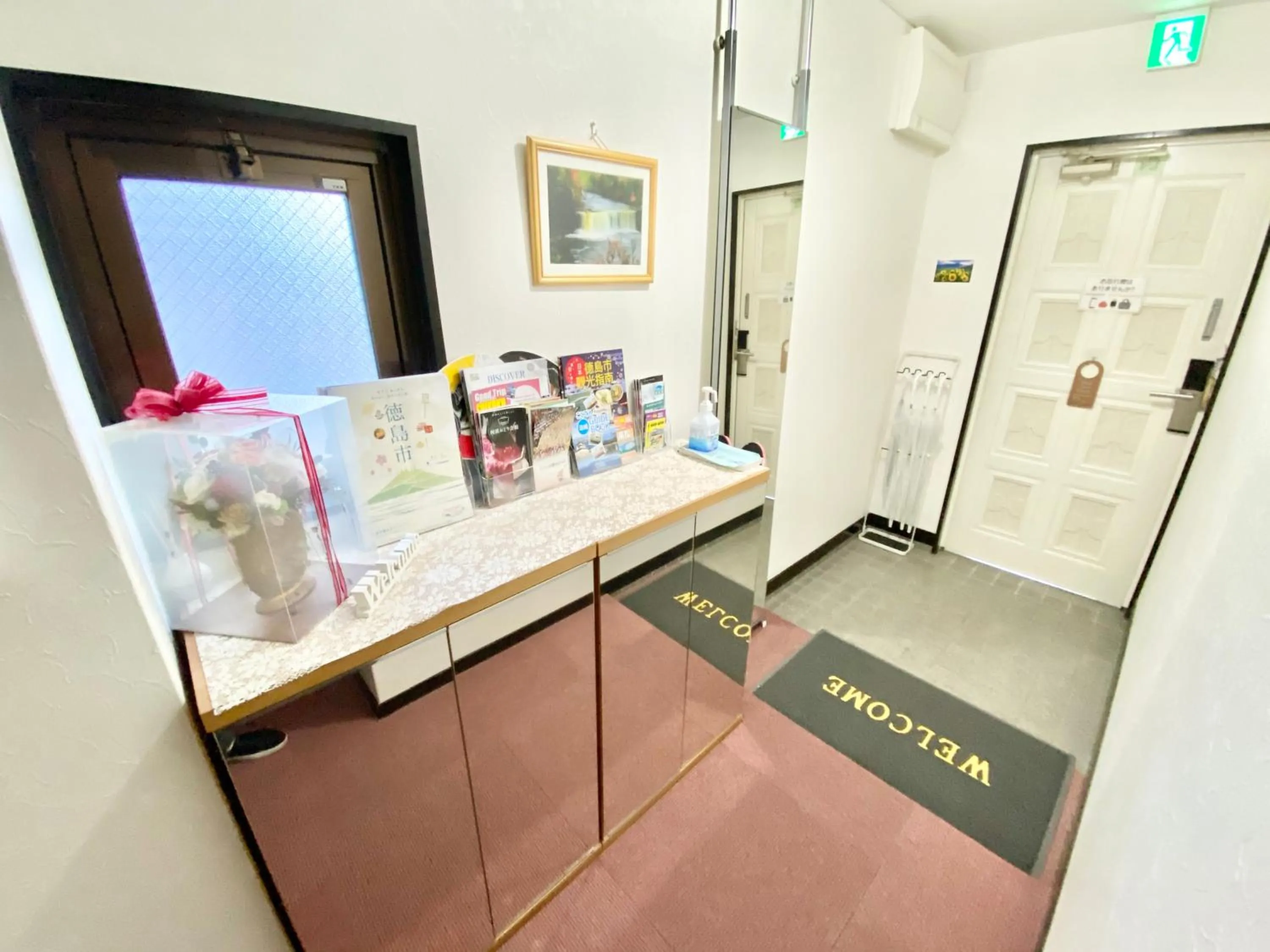 Photo of the whole room in GuestHouse017徳島個室 飲食街中心 阿波踊り会館7分 文理&徳島大学 アスティとくしま車8分