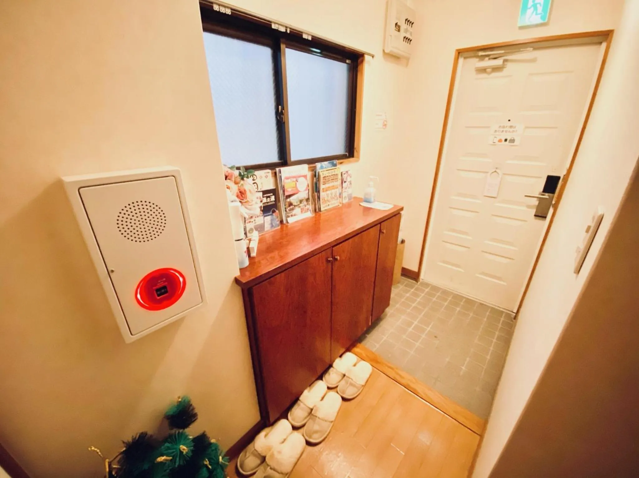 Photo of the whole room in GuestHouse017徳島個室 飲食街中心 阿波踊り会館7分 文理&徳島大学 アスティとくしま車8分