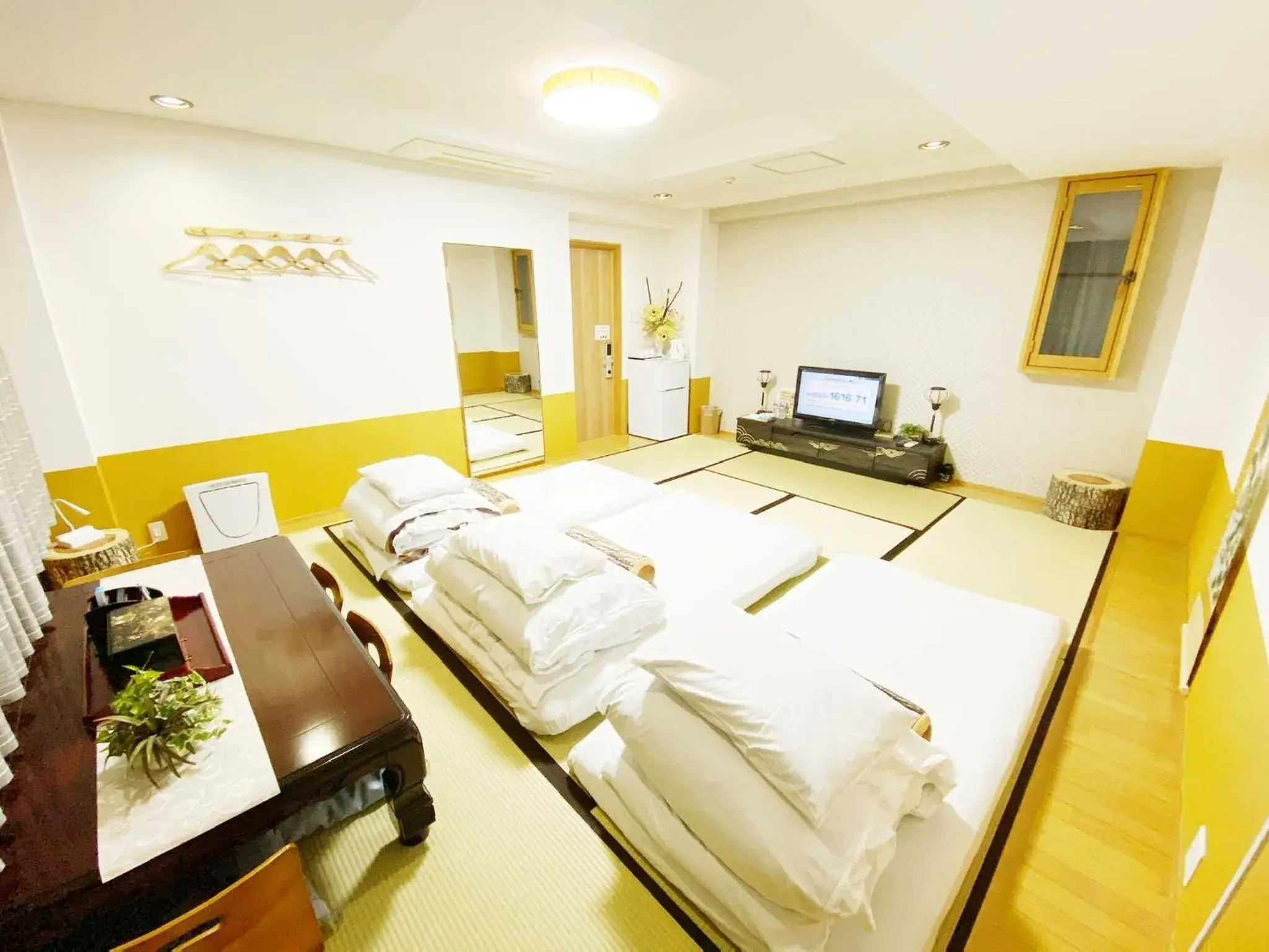 Photo of the whole room, Bed in GuestHouse017徳島個室 飲食街中心 阿波踊り会館7分 文理&徳島大学 アスティとくしま車8分 Photo of the whole room, Bed in GuestHouse017徳島個室 飲食街中心 阿波踊り会館7分 文理&徳島大学 アスティとくしま車8分
