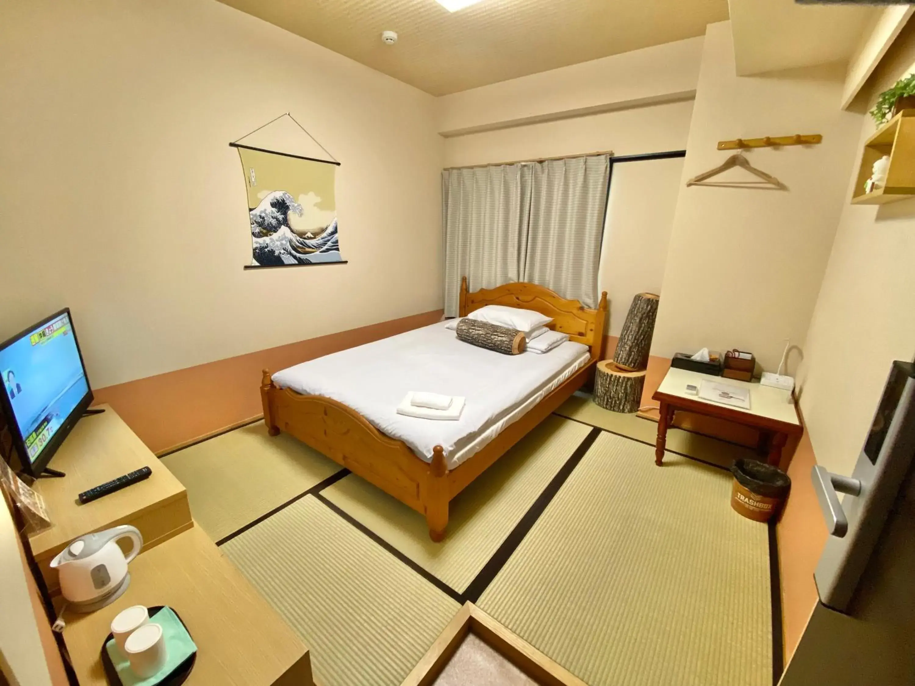 Double Room with Shared Bathroom - single occupancy in GuestHouse017徳島個室 飲食街中心 阿波踊り会館7分 文理&徳島大学 アスティとくしま車8分 Double Room with Shared Bathroom - single occupancy in GuestHouse017徳島個室 飲食街中心 阿波踊り会館7分 文理&徳島大学 アスティとくしま車8分