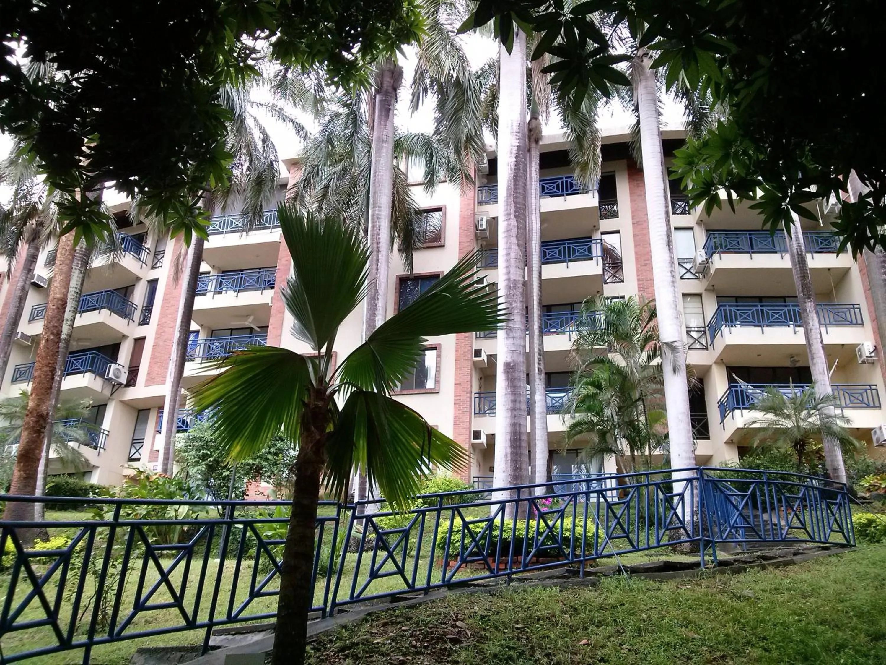 Property building in Condominio Girardot Resort
