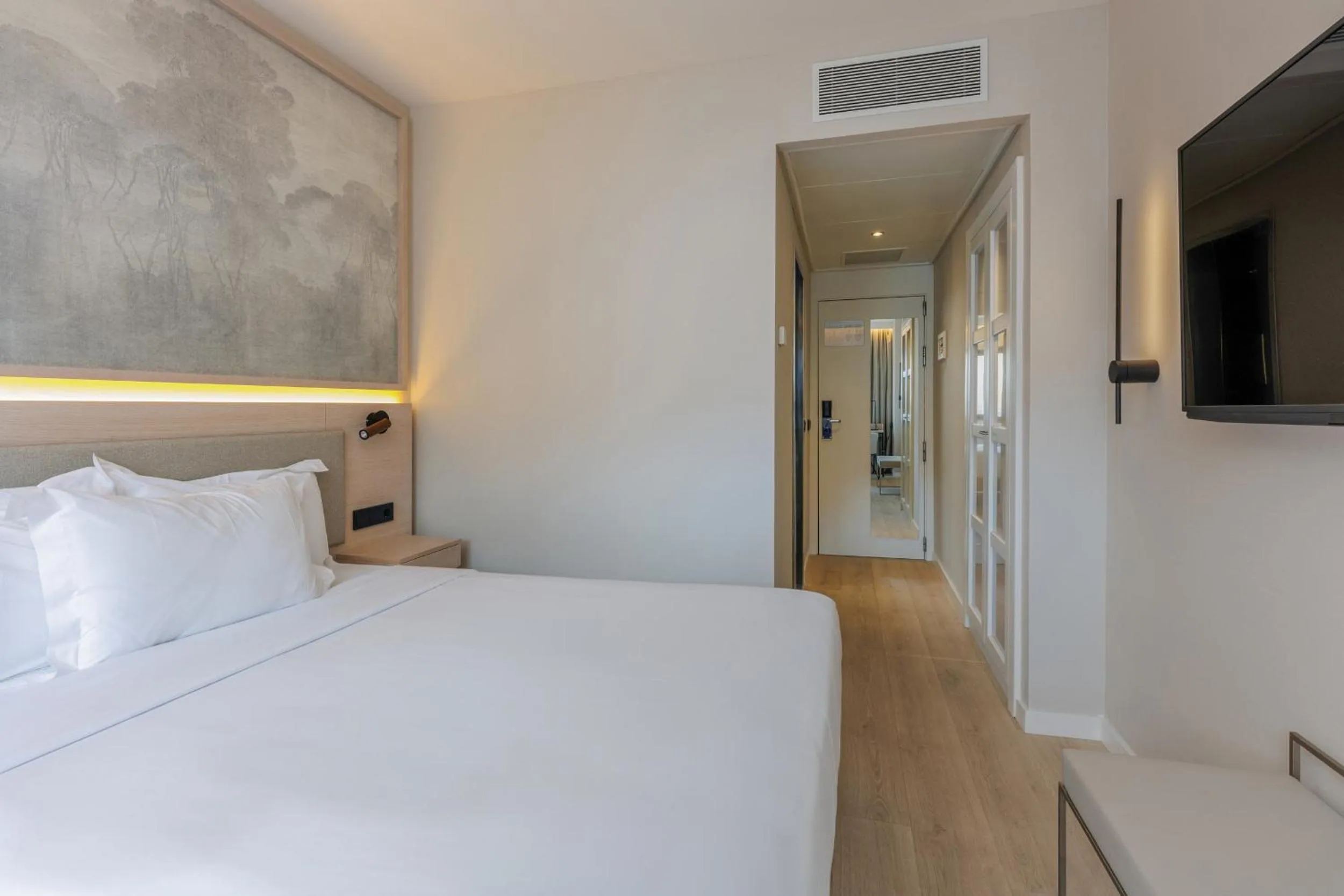 Photo of the whole room, Bed in Hotel Vilamarí