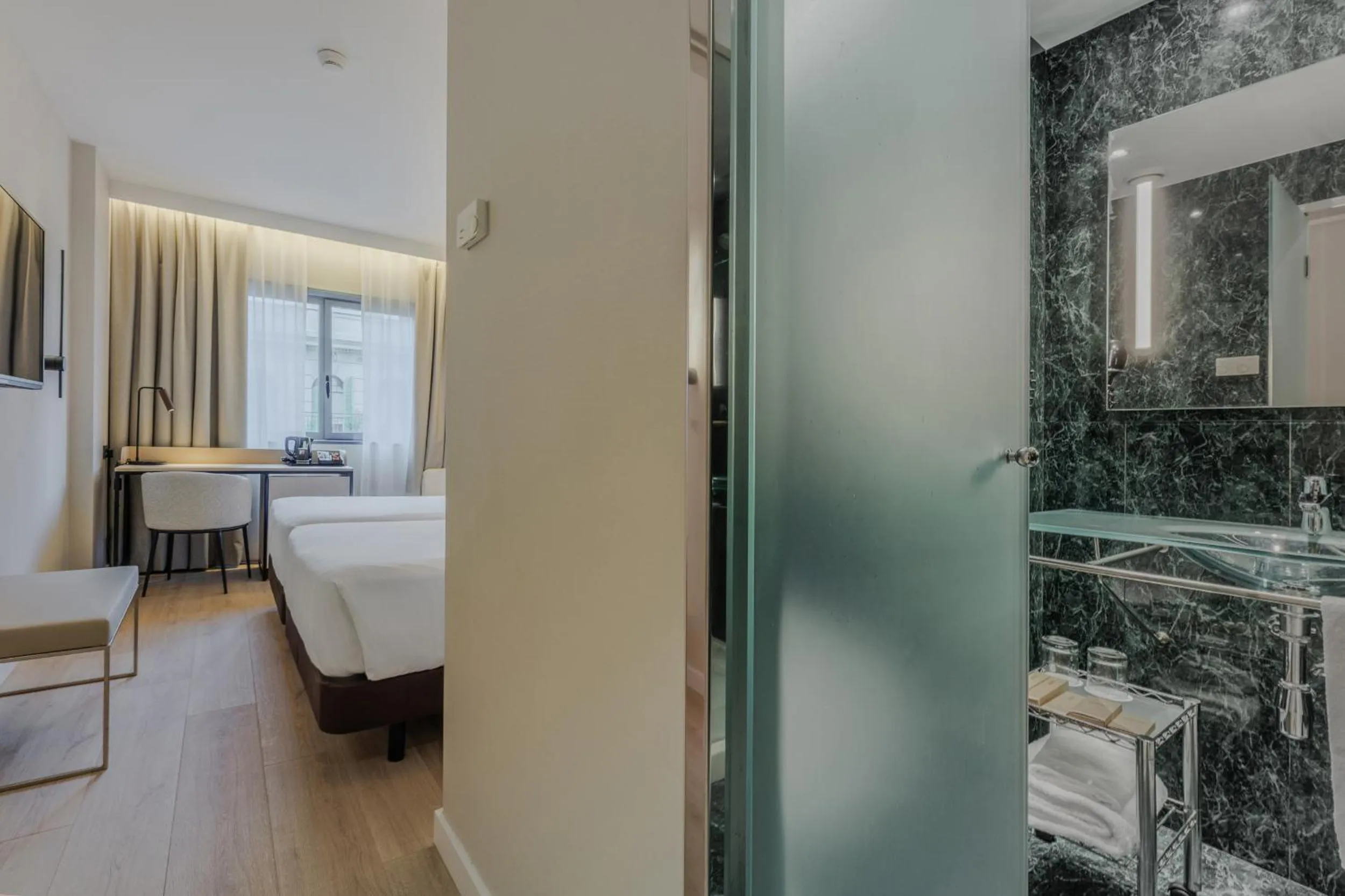 Photo of the whole room, Bed in Hotel Vilamarí