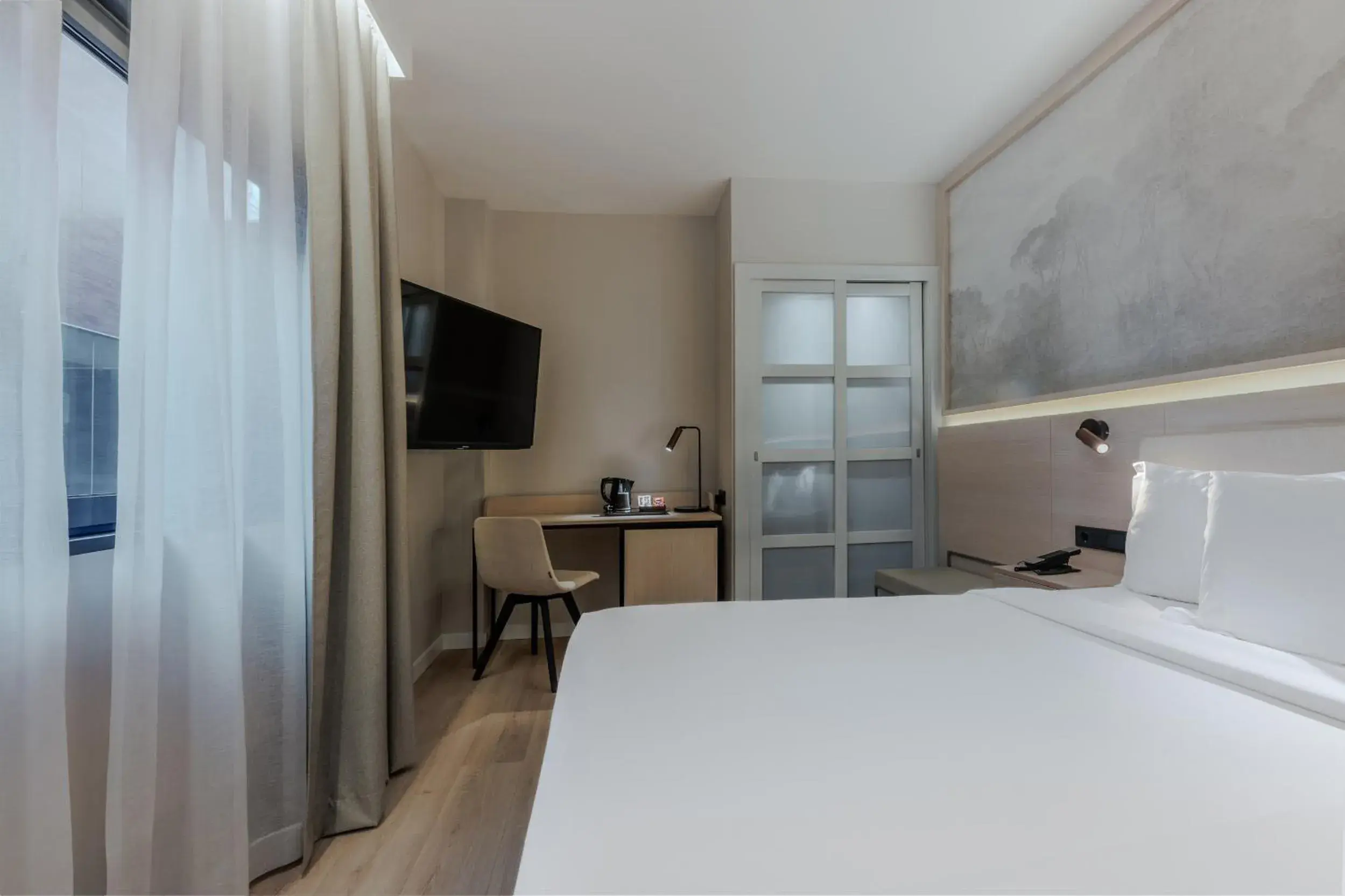 Photo of the whole room, Bed in Hotel Vilamarí Photo of the whole room, Bed in Hotel Vilamarí