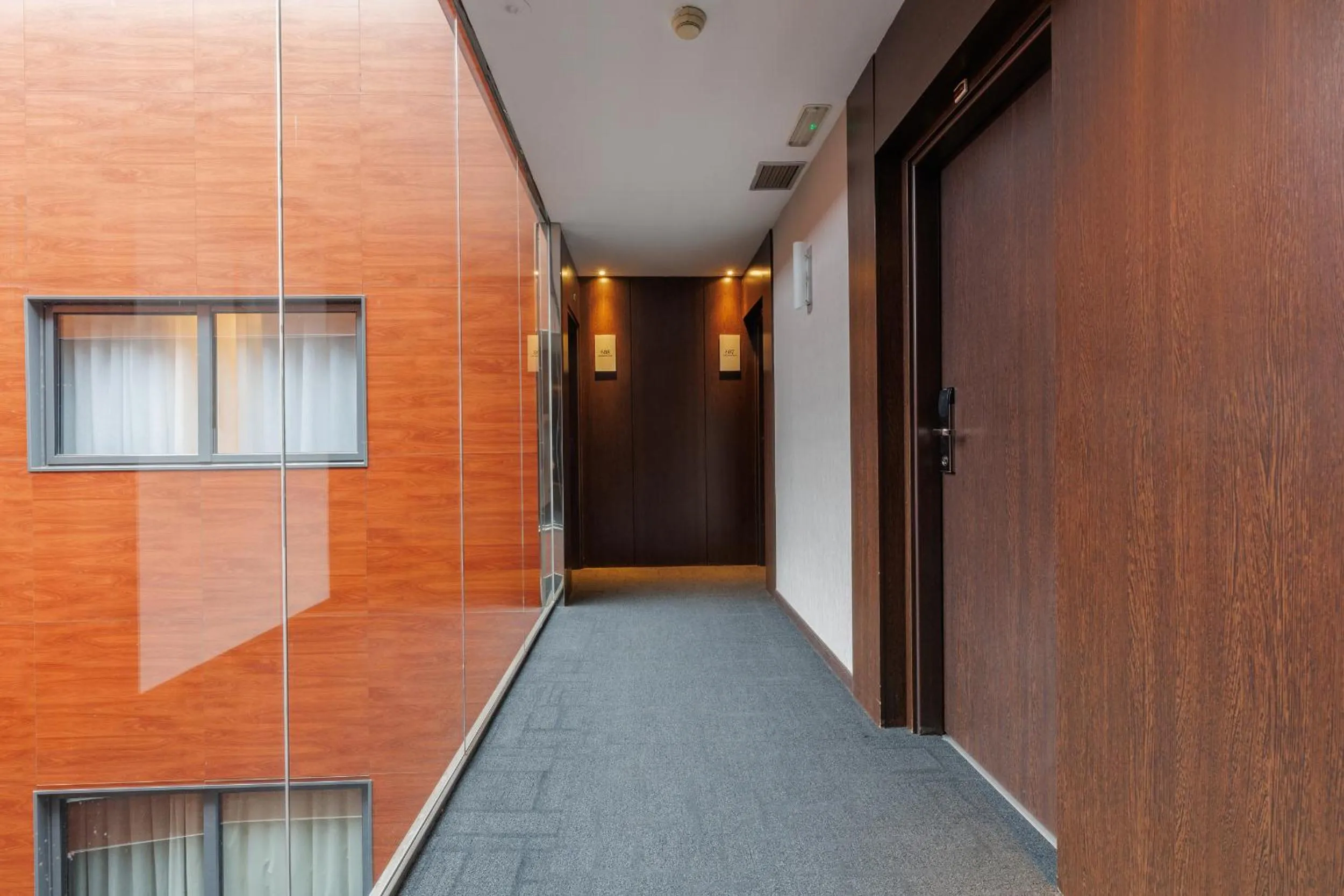 Inner courtyard view in Hotel Vilamarí
