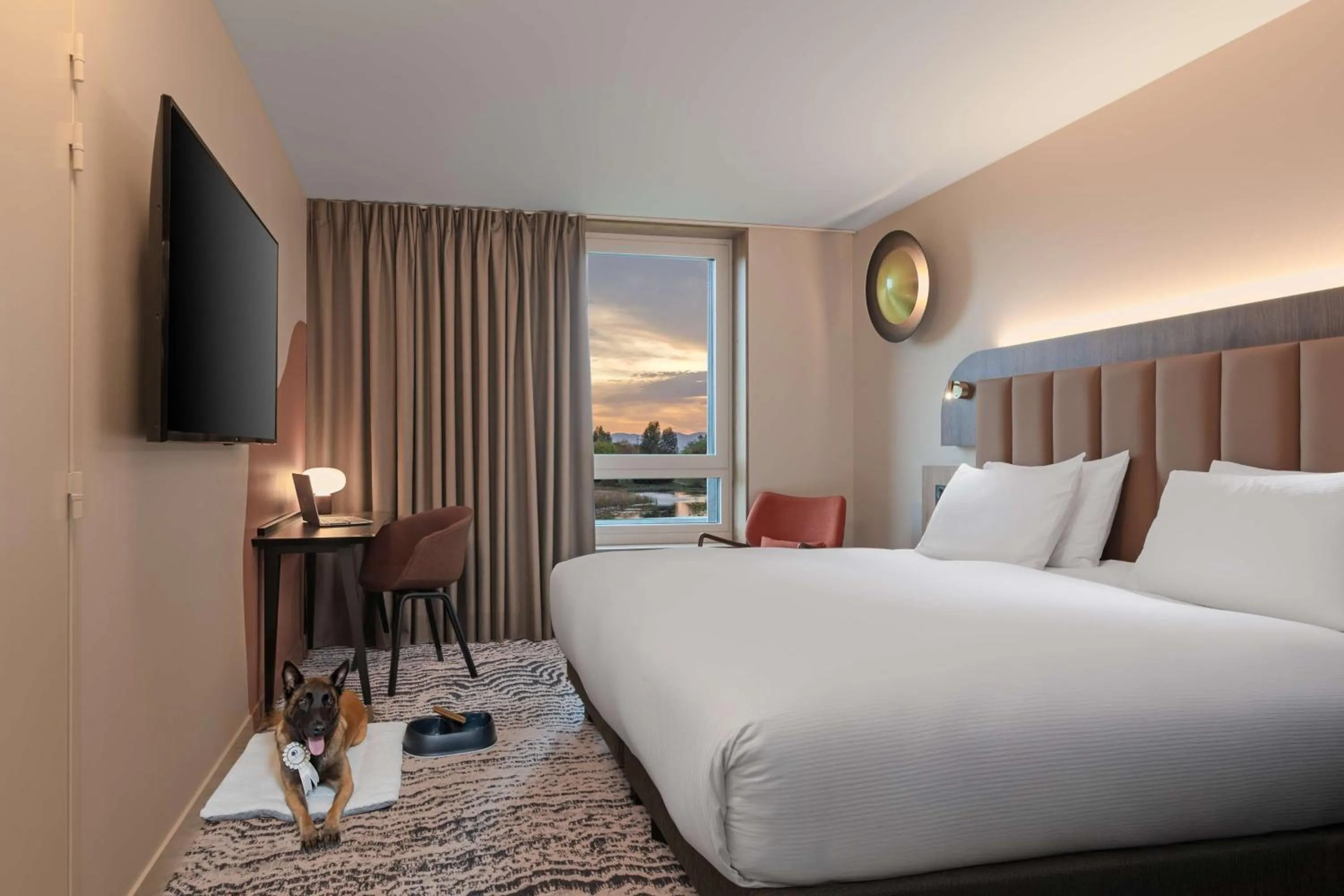 Bed in DoubleTree by Hilton Lyon Eurexpo