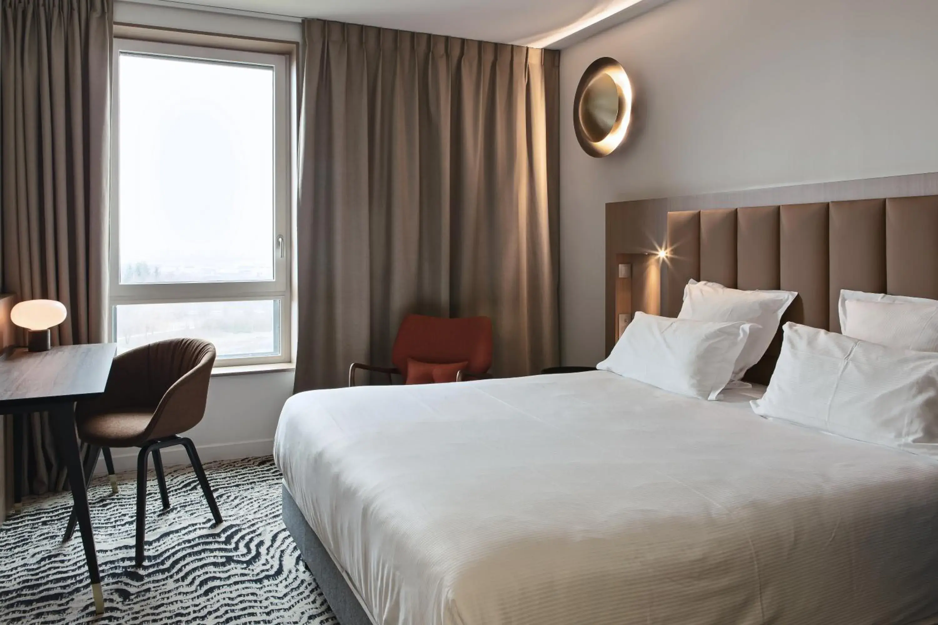 View (from property/room), Bed in DoubleTree by Hilton Lyon Eurexpo View (from property/room), Bed in DoubleTree by Hilton Lyon Eurexpo