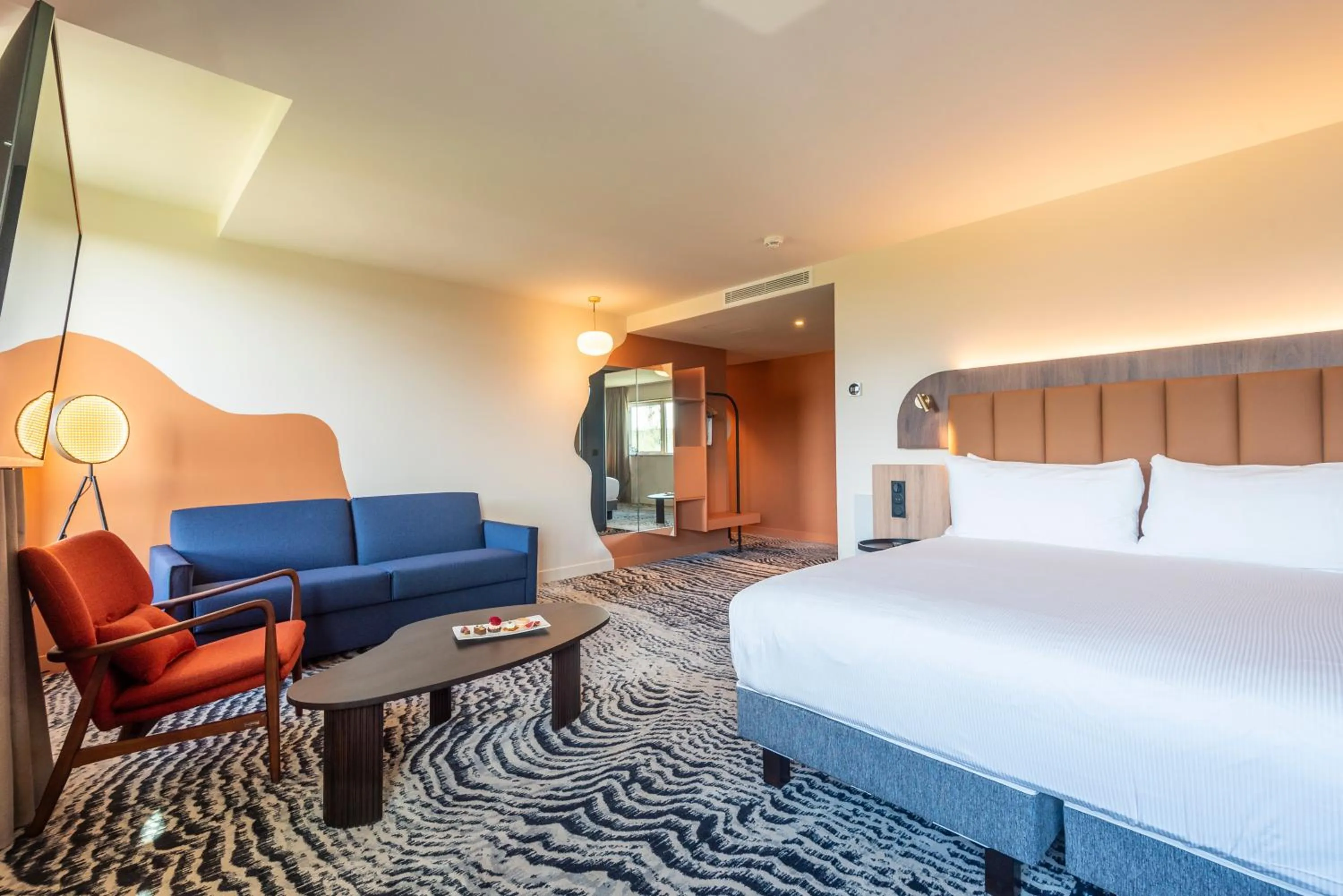 Bed in DoubleTree by Hilton Lyon Eurexpo