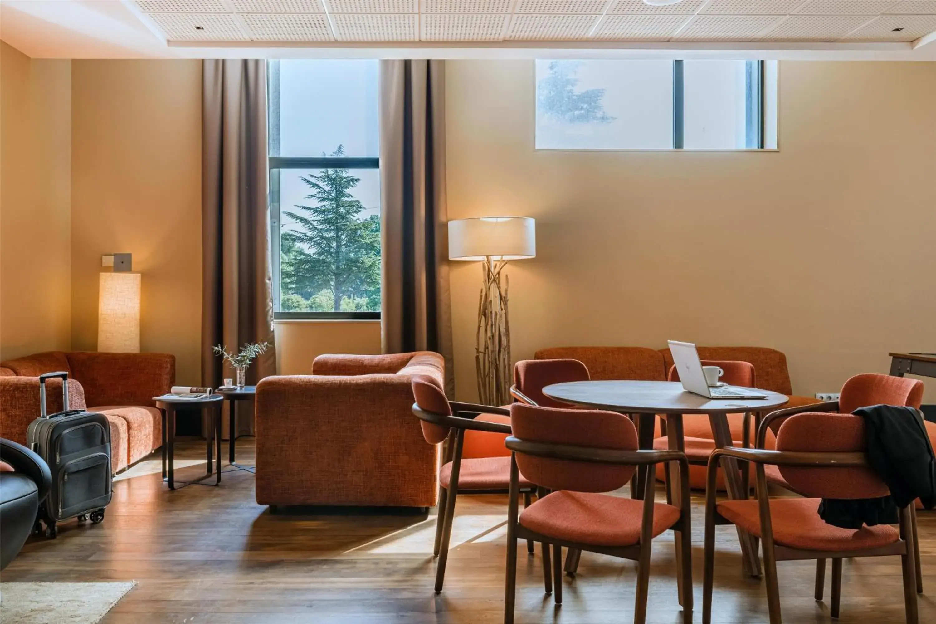 Lobby or reception in DoubleTree by Hilton Lyon Eurexpo & Spa Lobby or reception in DoubleTree by Hilton Lyon Eurexpo & Spa