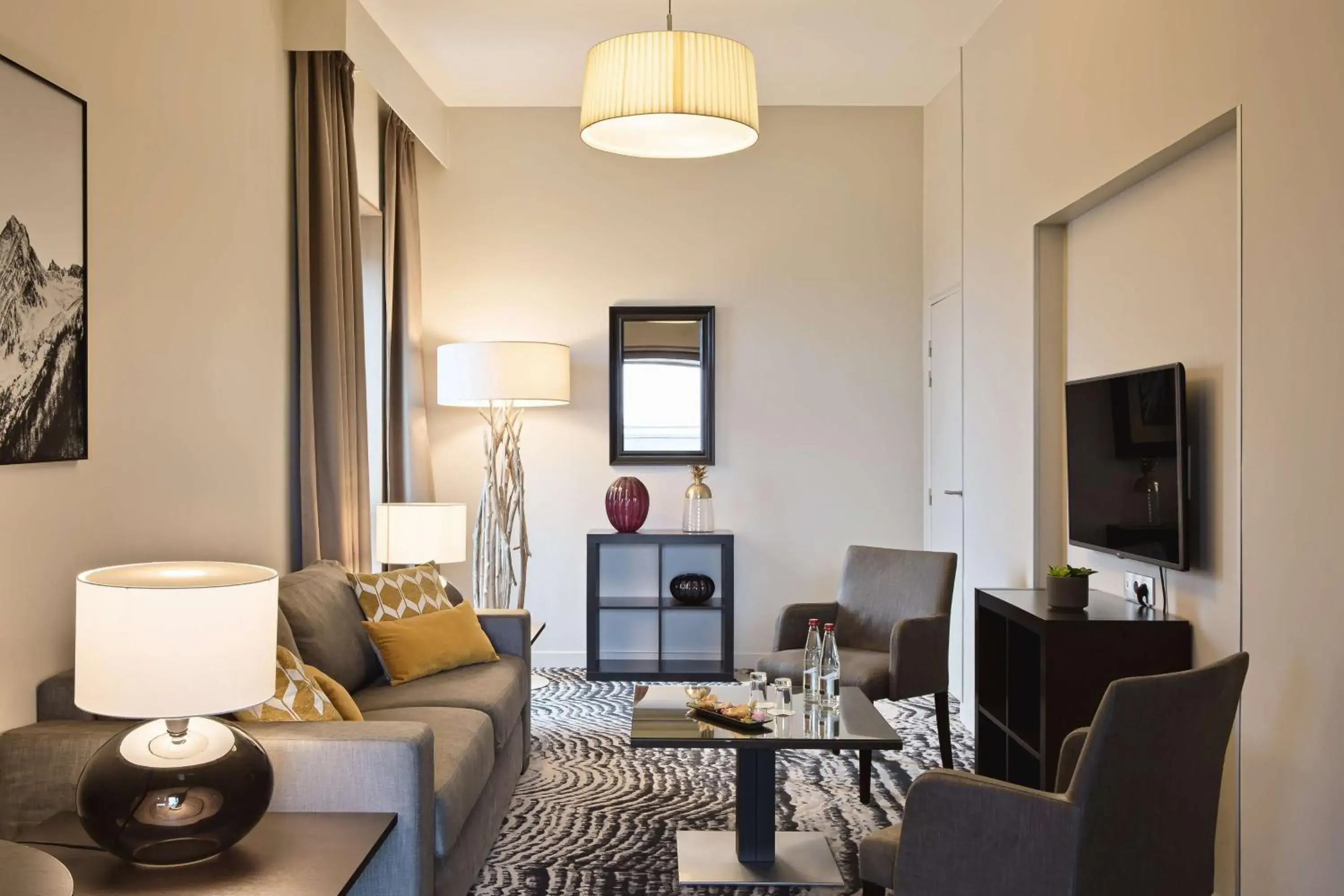 Living room in DoubleTree by Hilton Lyon Eurexpo Living room in DoubleTree by Hilton Lyon Eurexpo