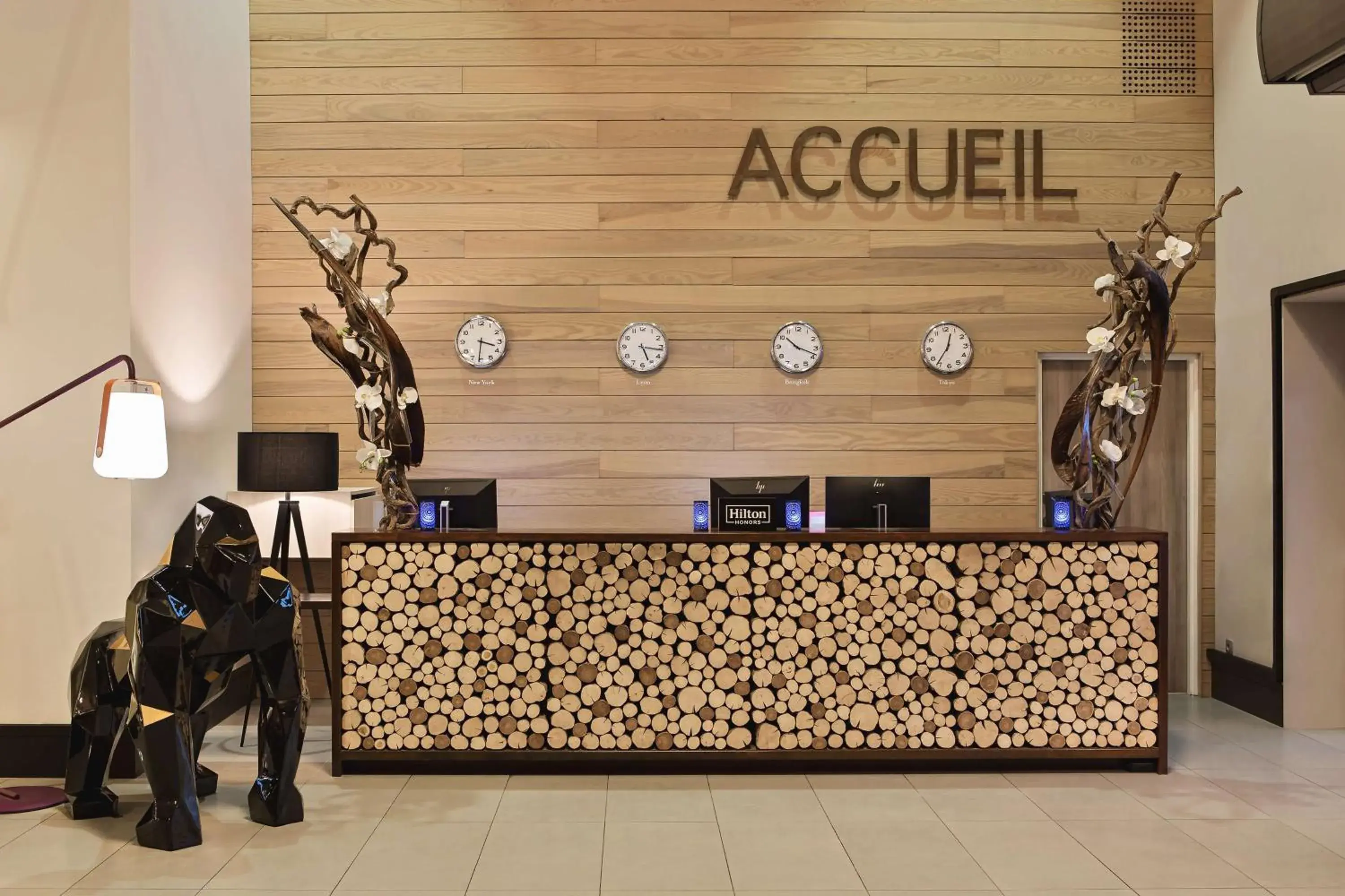 Lobby or reception in DoubleTree by Hilton Lyon Eurexpo Lobby or reception in DoubleTree by Hilton Lyon Eurexpo