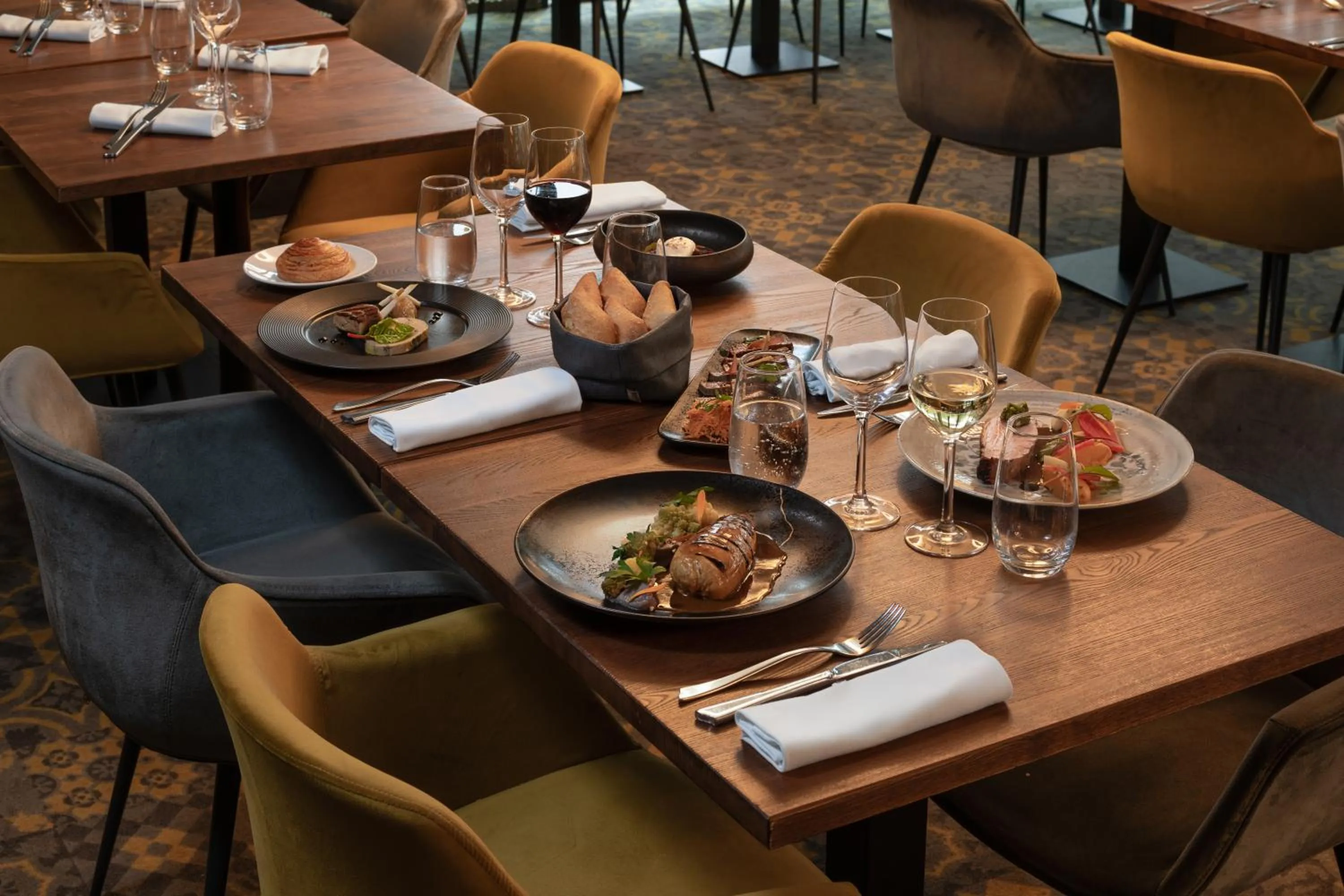 Restaurant/places to eat in DoubleTree by Hilton Lyon Eurexpo