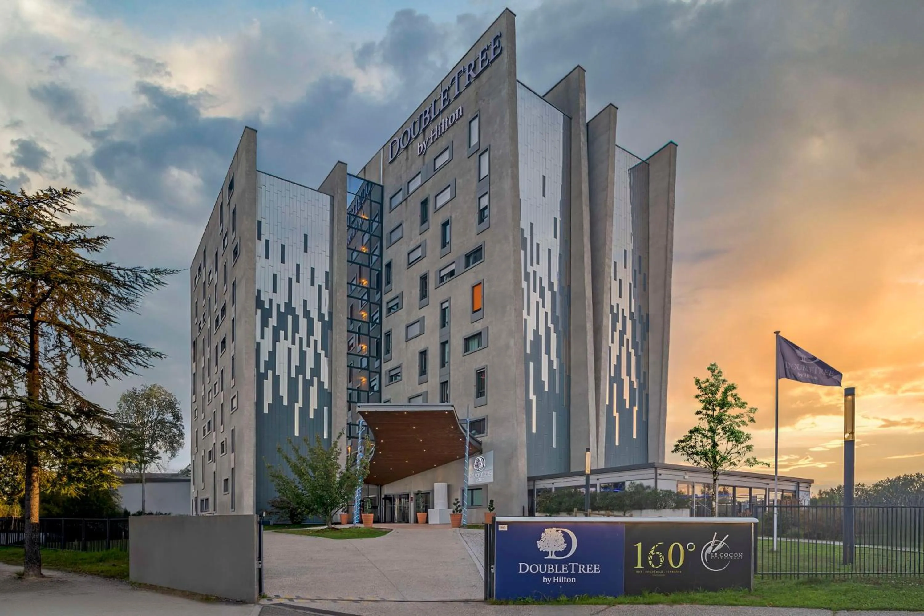 Property building in DoubleTree by Hilton Lyon Eurexpo