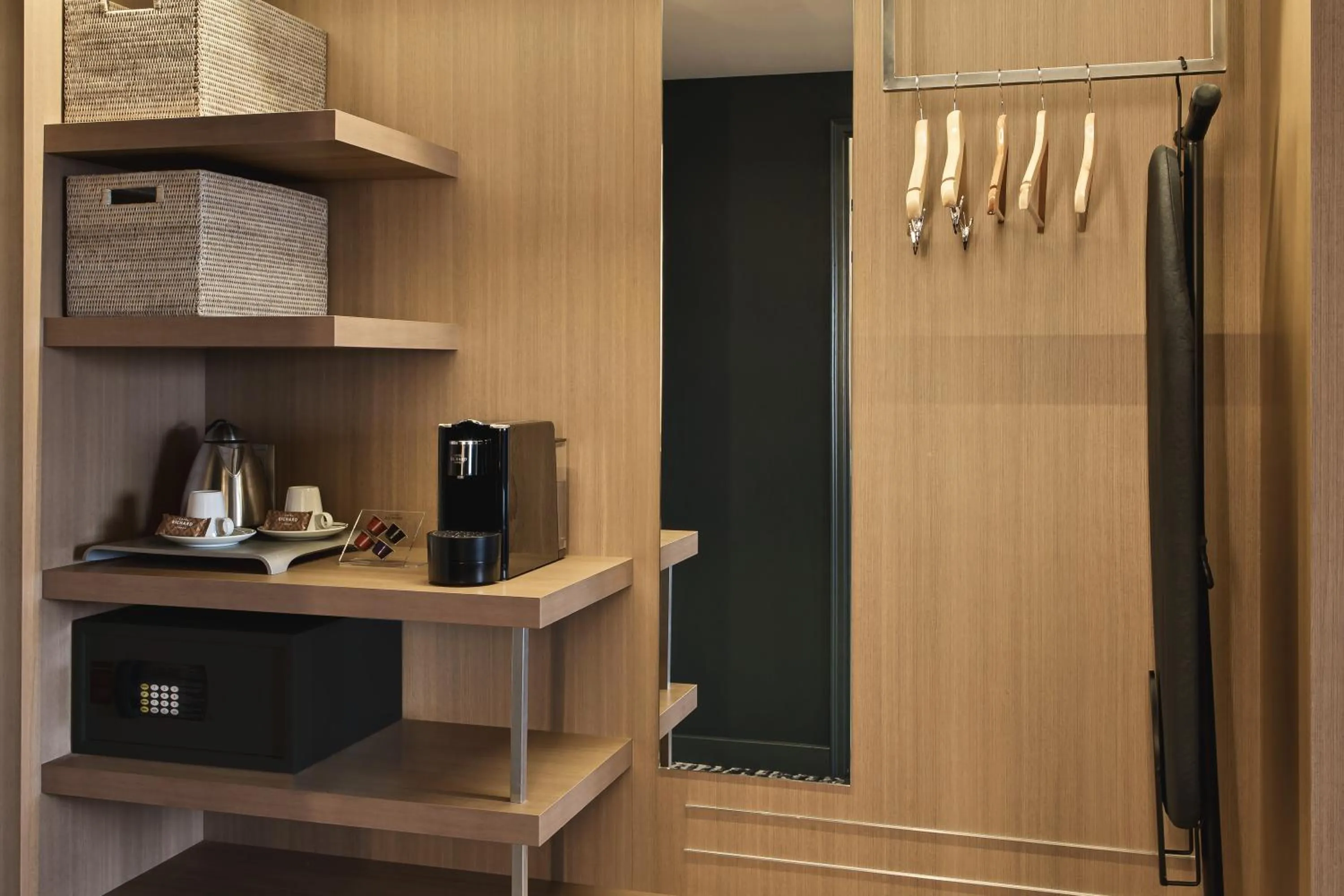 Coffee/tea facilities in DoubleTree by Hilton Lyon Eurexpo