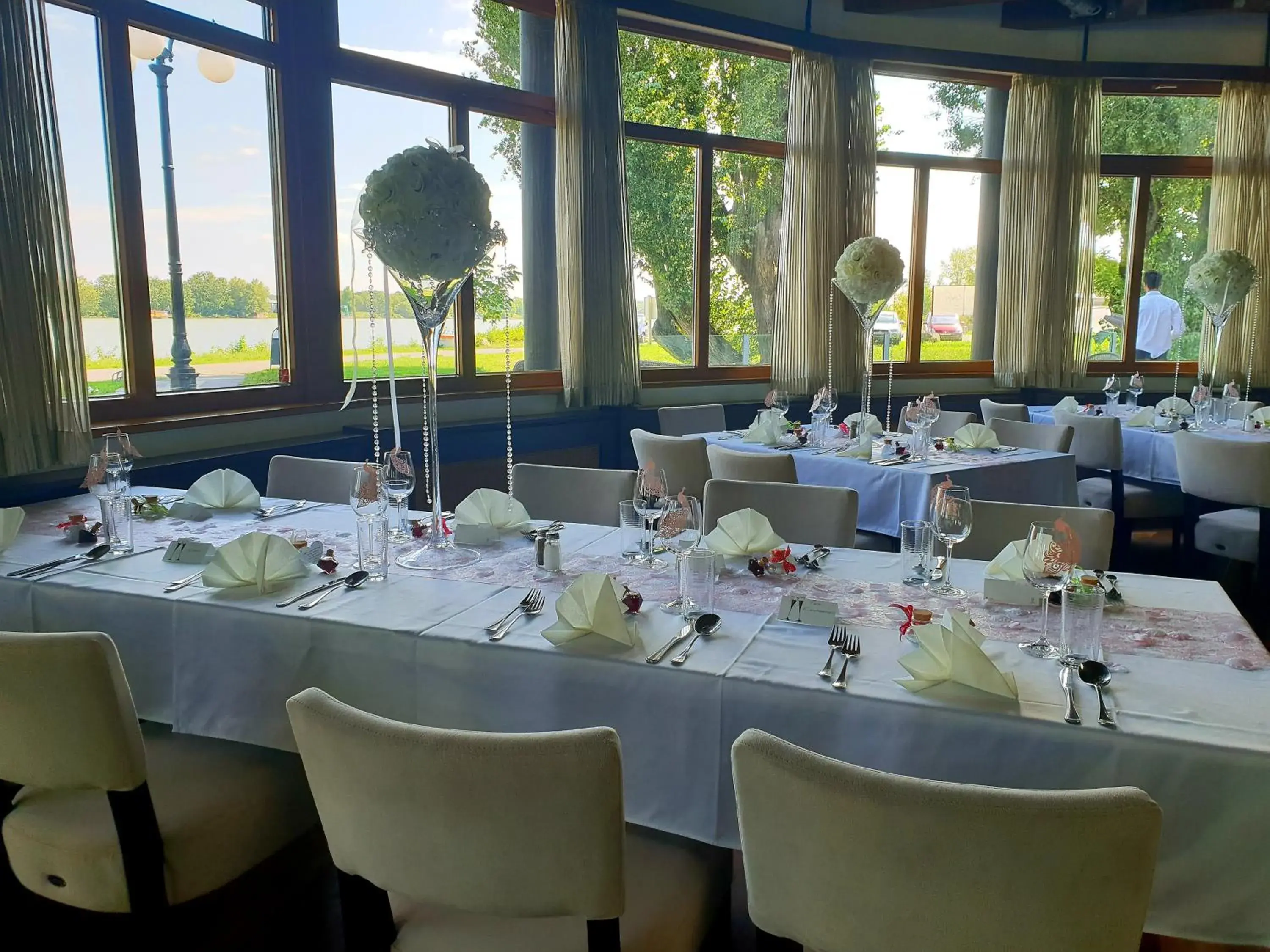 Restaurant/places to eat in River Lodge Restaurant/places to eat in River Lodge