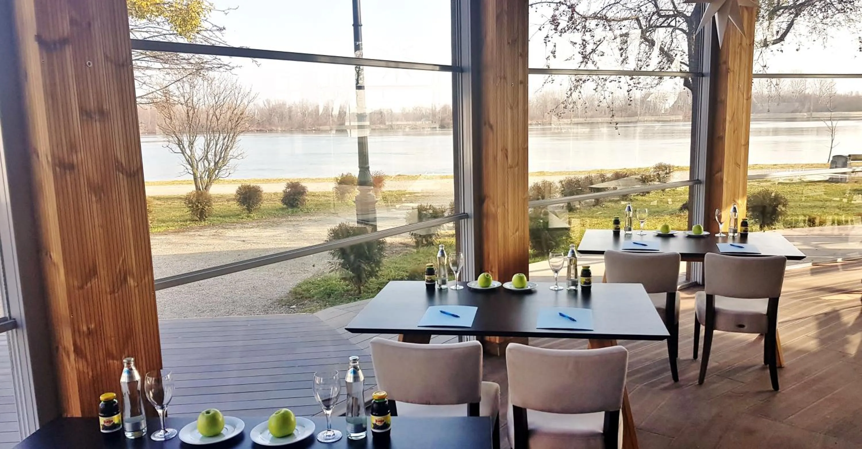 Business facilities in River Lodge