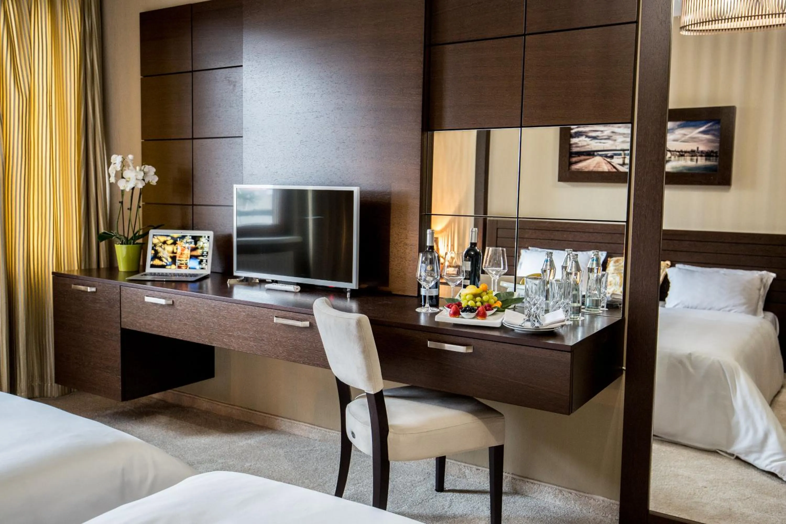 Coffee/tea facilities, Bed in River Lodge