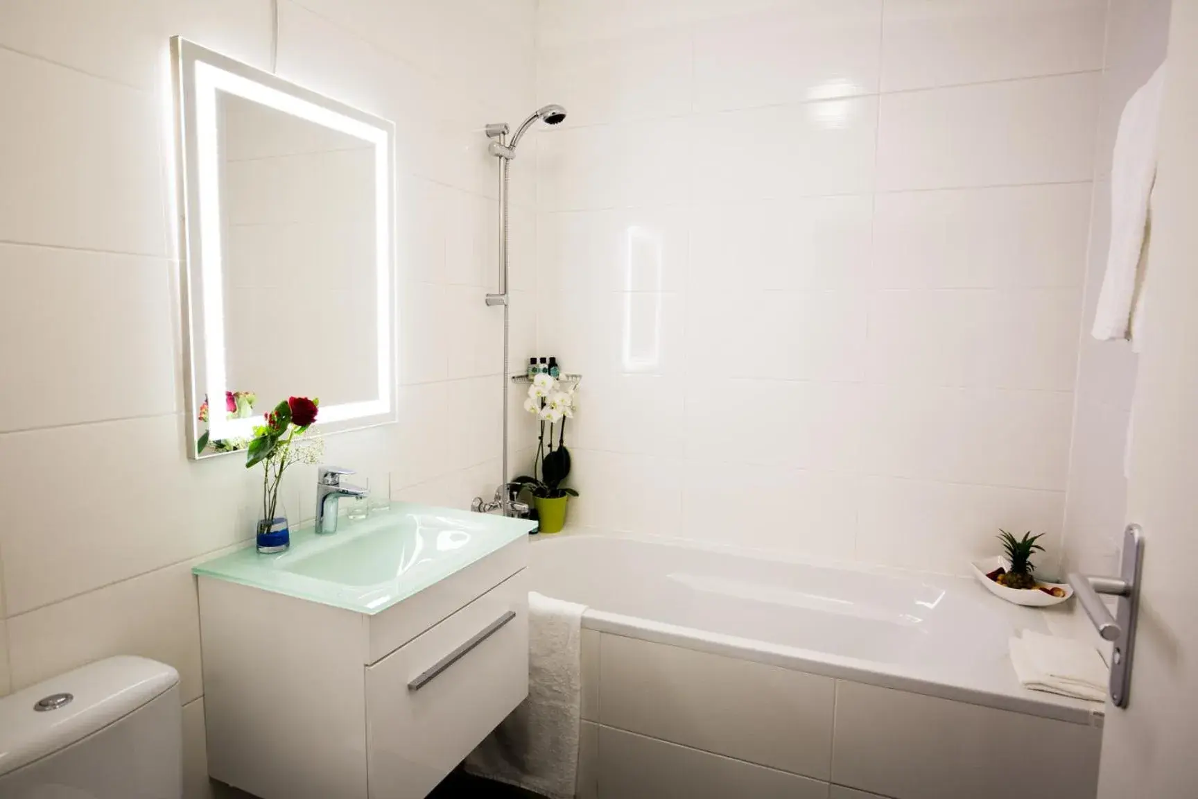 Twin Room with Bath in River Lodge Twin Room with Bath in River Lodge