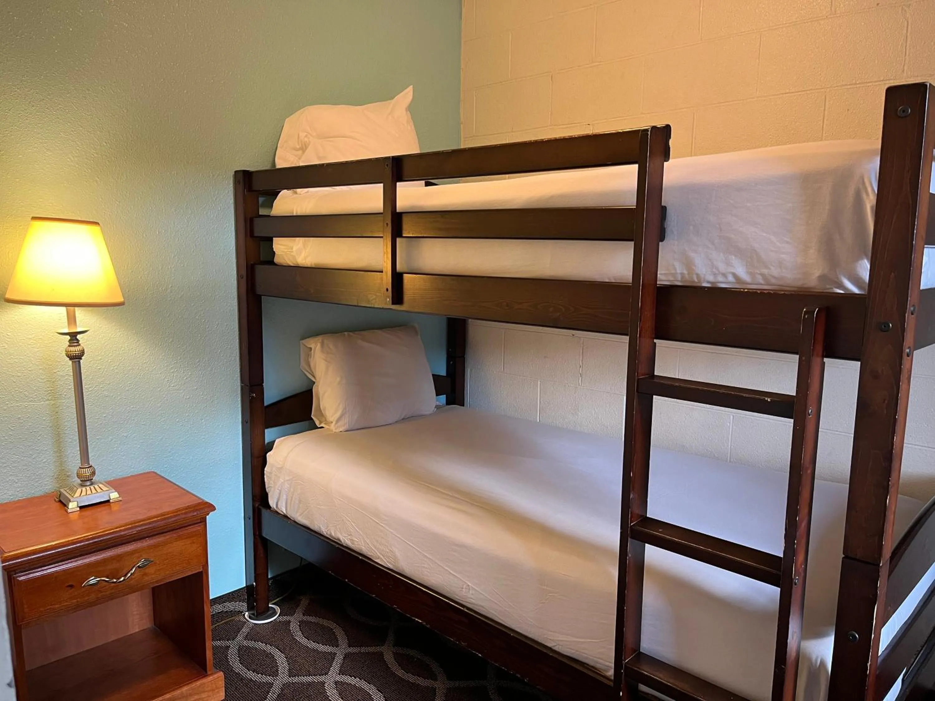 Bed in Americas Best Value Inn - Pendleton