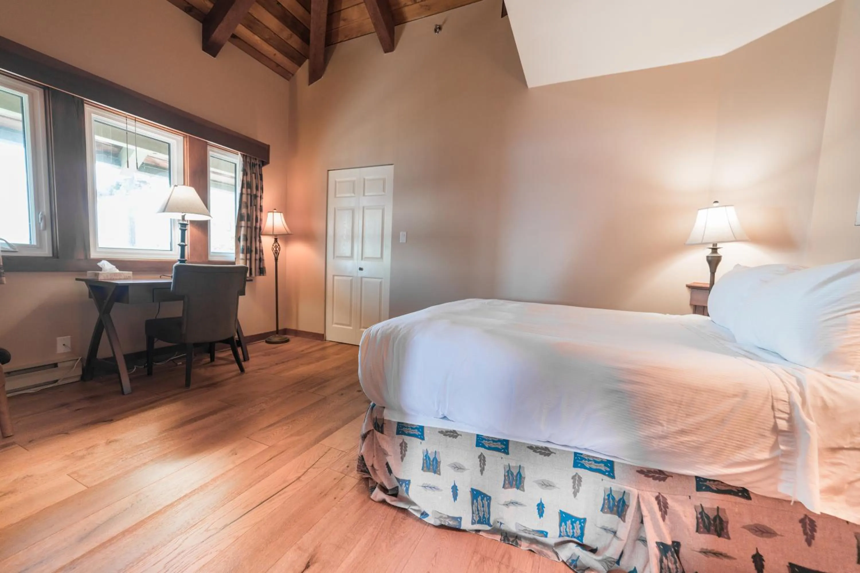 Bedroom in Painter's Lodge, Trademark Collection by Wyndham