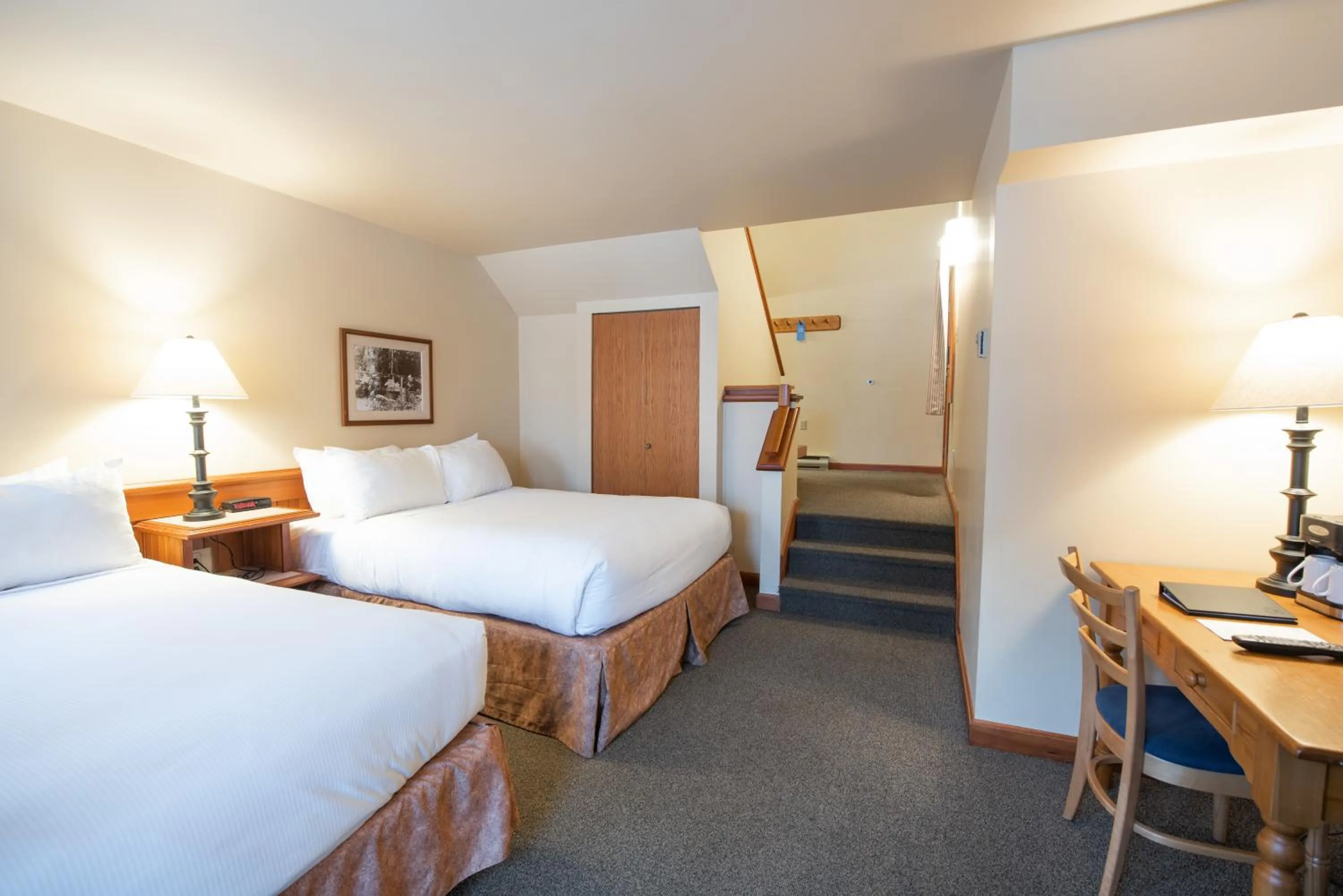 Photo of the whole room in Painter's Lodge, Trademark Collection by Wyndham