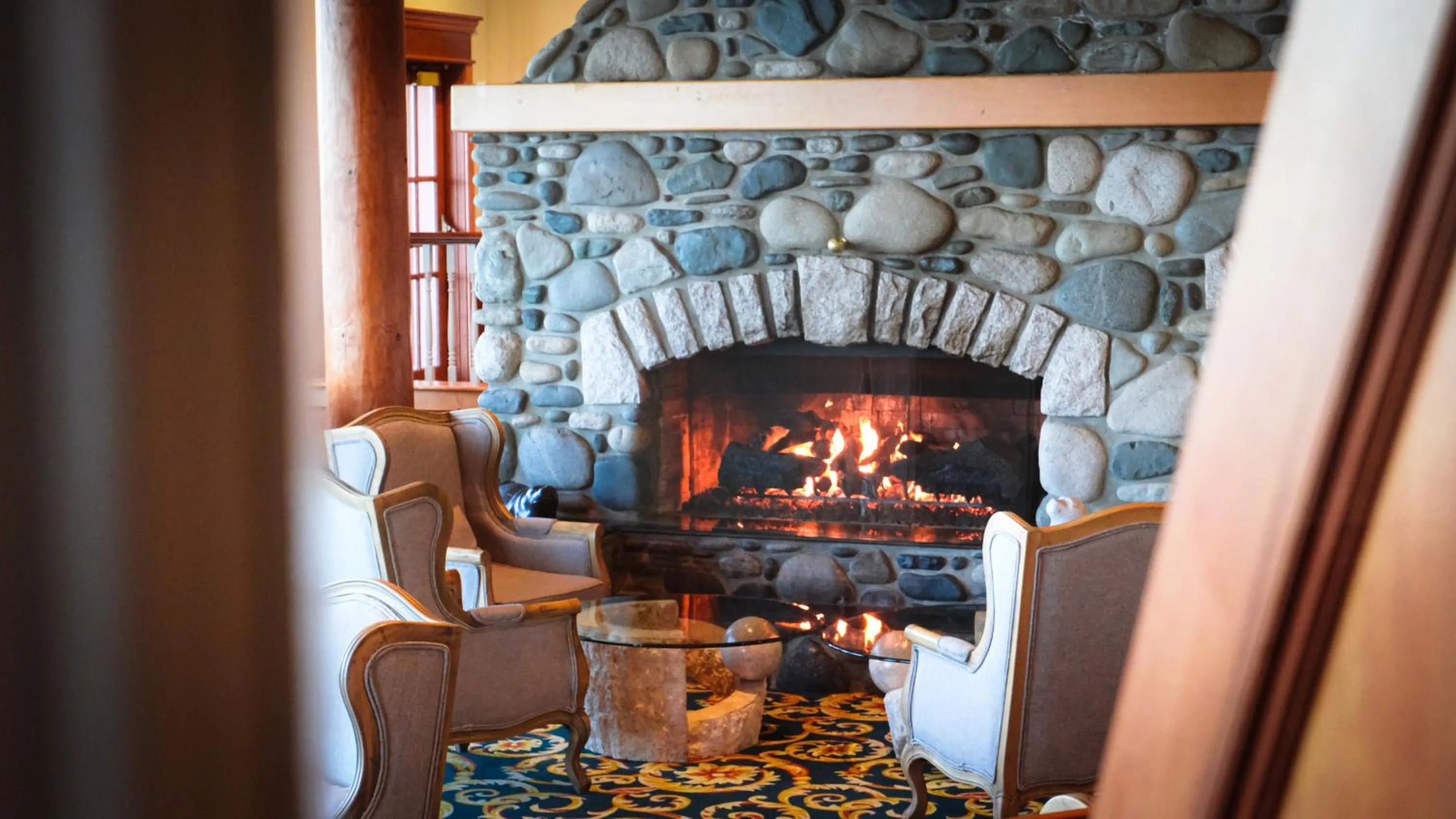 Lounge or bar in Painter's Lodge, Trademark Collection by Wyndham