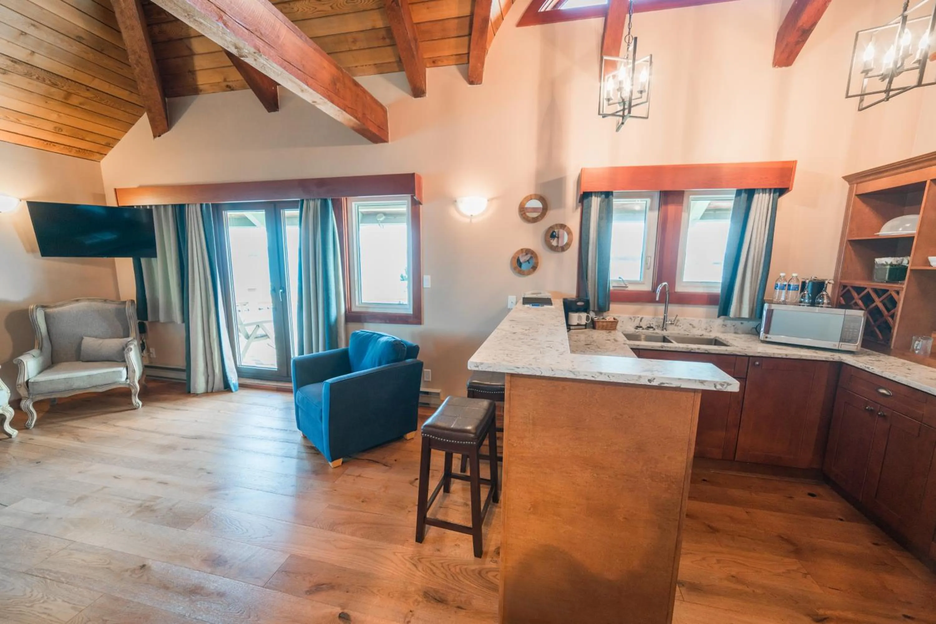 Kitchen or kitchenette in Painter's Lodge, Trademark Collection by Wyndham