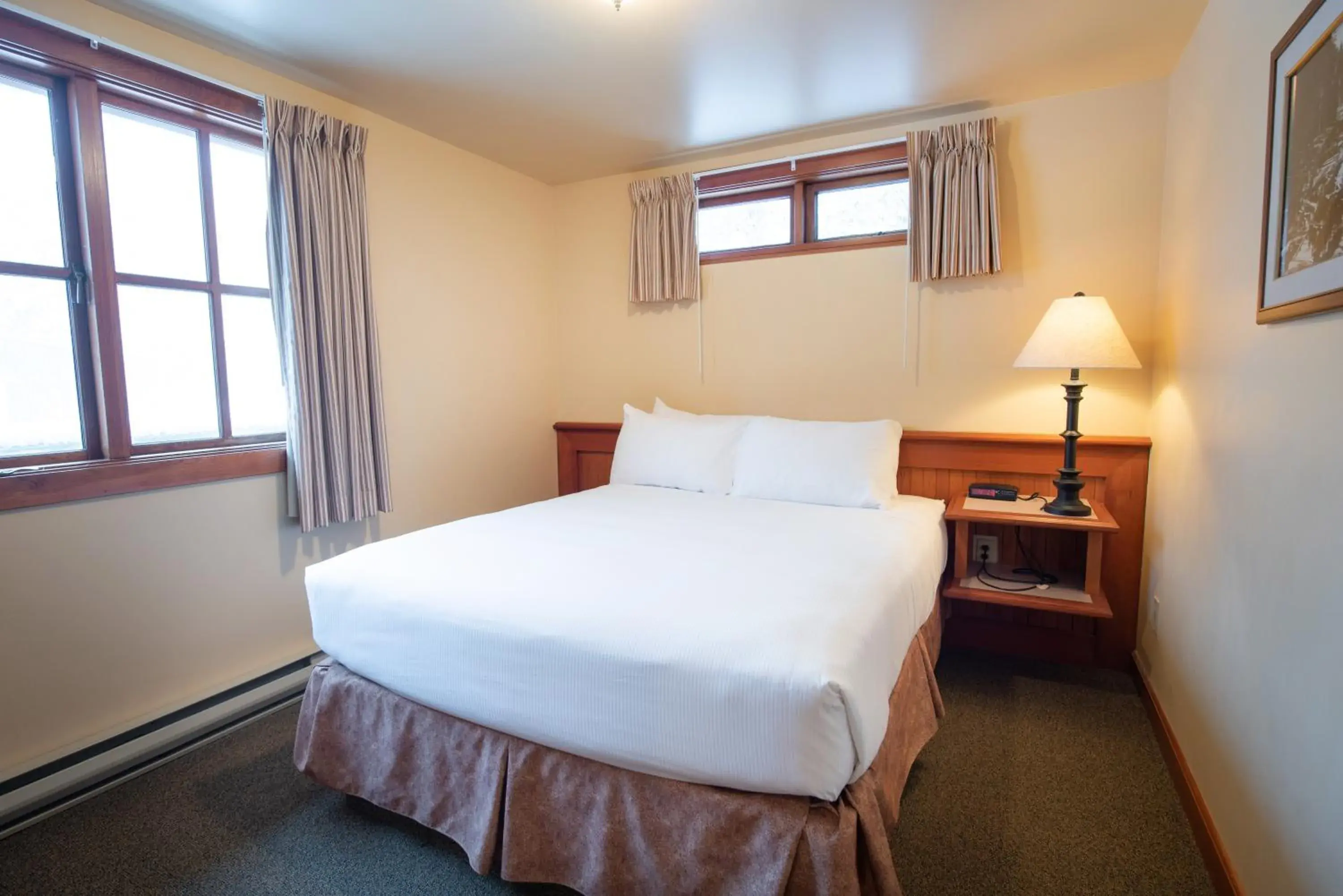 Bedroom in Painter's Lodge, Trademark Collection by Wyndham Bedroom in Painter's Lodge, Trademark Collection by Wyndham