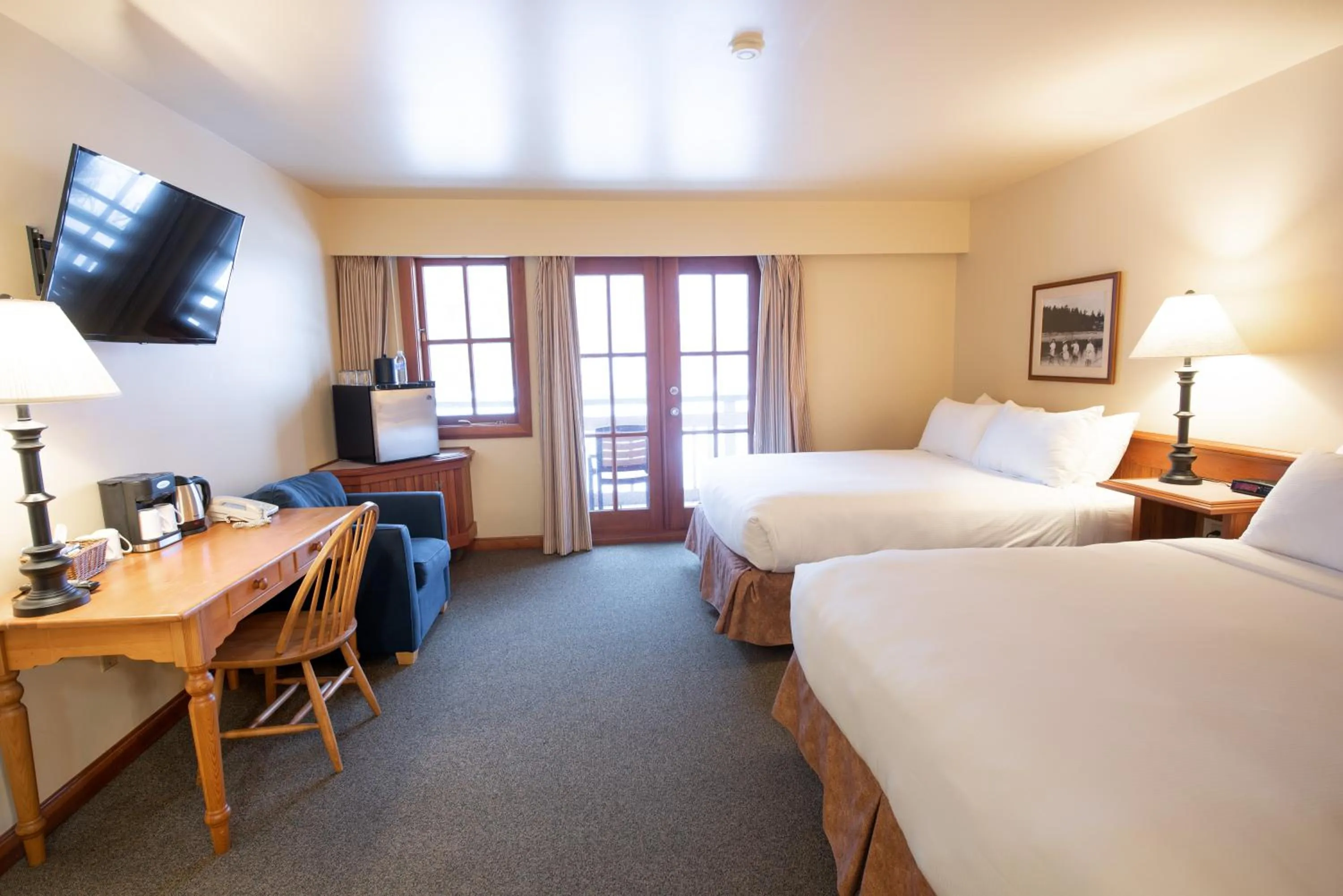 Photo of the whole room in Painter's Lodge, Trademark Collection by Wyndham